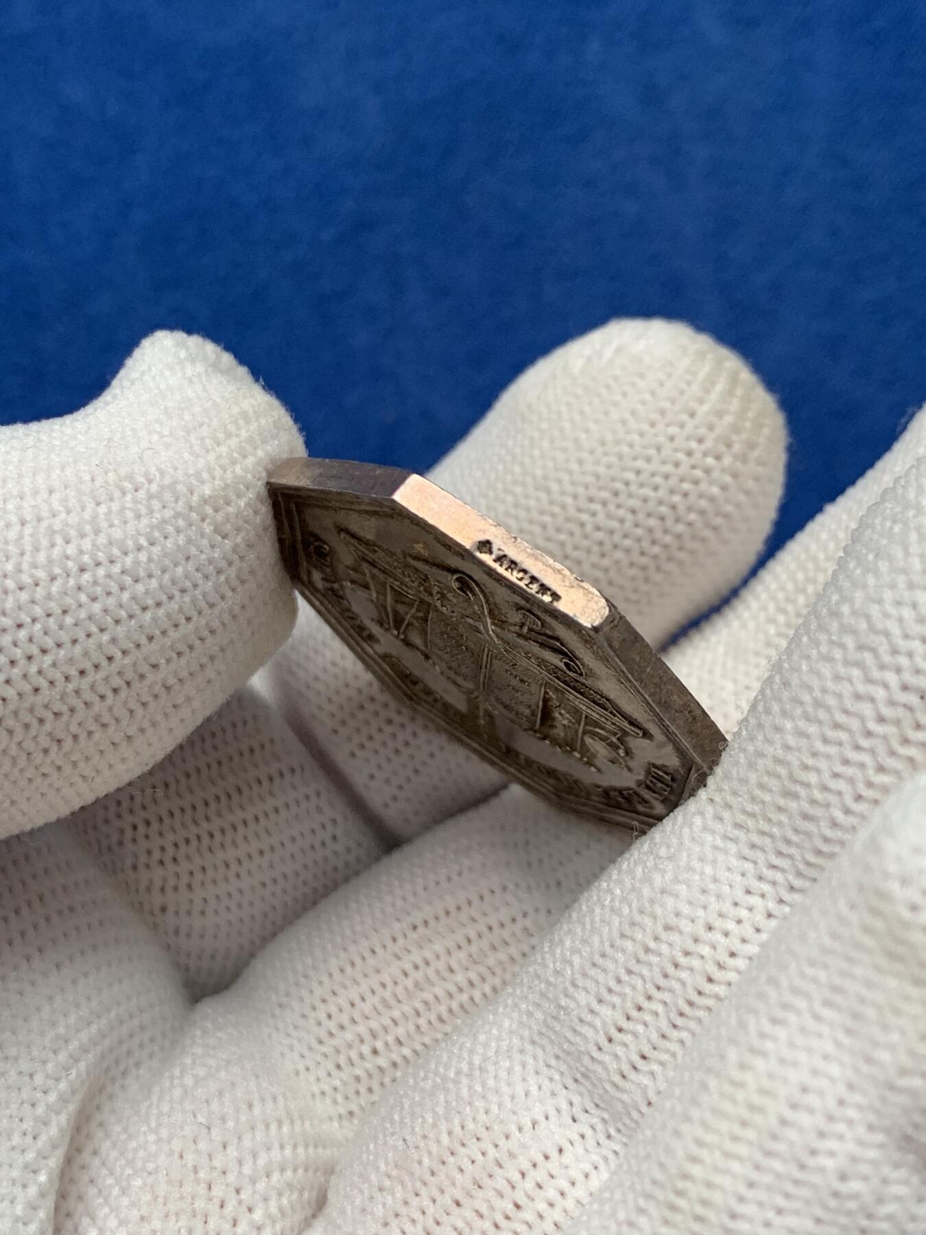 《竞宝斋》第281场- 周日，周一 ，周二3场连拍 （全场包邮） 法国 1860-1879年 曼特斯区 公证人 塞纳河和瓦兹 八角银质代币 12.4g 31.2mm 蜜蜂边铭银标 五彩AU+ 