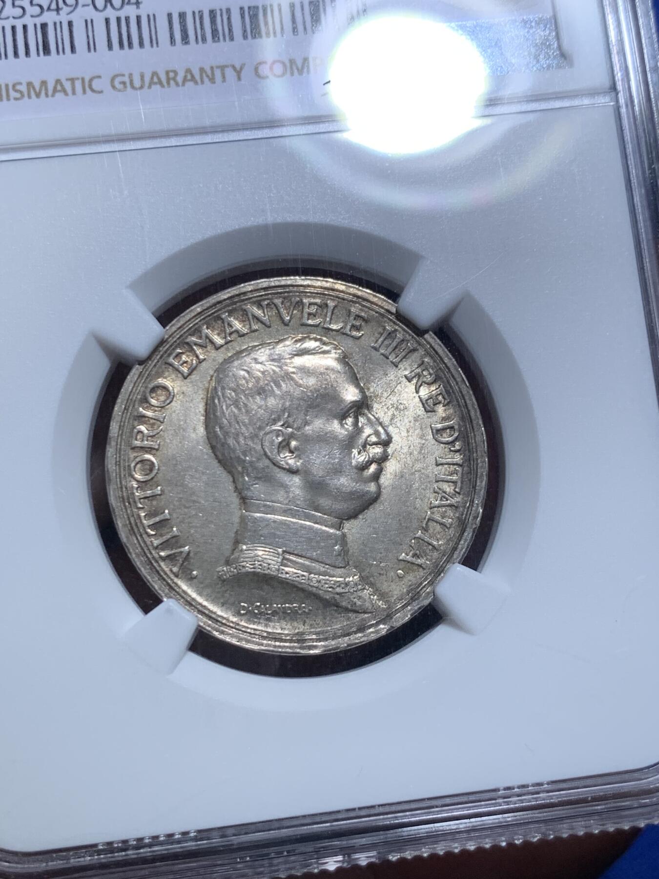 《竞宝斋》第279场- 周日，周一 ，周二3场连拍 （全场包邮） NGC MS64 意大利1915年2里拉马车银币 特年 略有铸造卷边 新古典主义佳品 VEIII时期经典品种