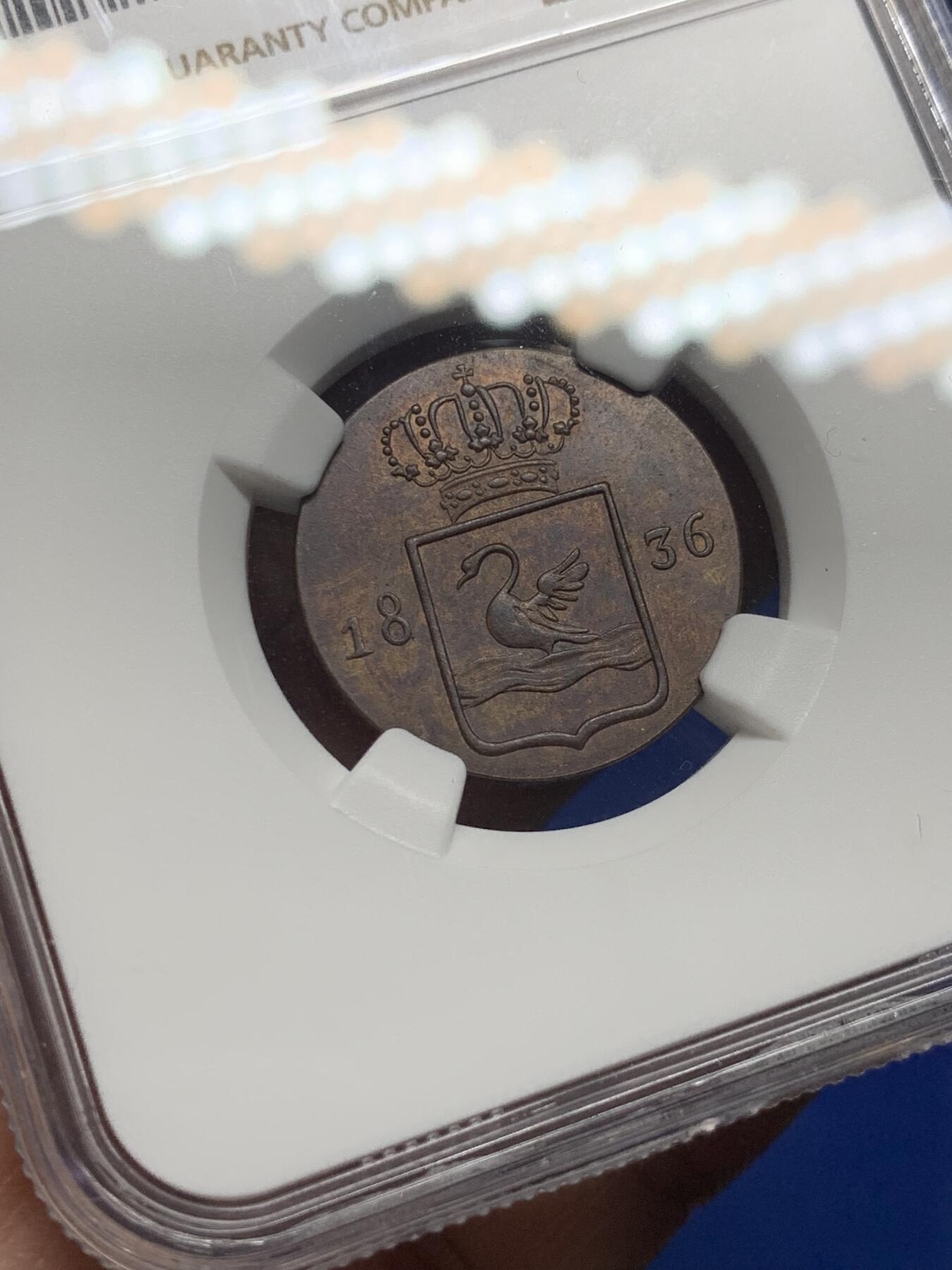 《竞宝斋》第279场- 周日，周一 ，周二3场连拍 （全场包邮） NGC AU58BN 1836荷属东印度苏门答腊天鹅DUIT，铜币名誉品。未正式流通，样币性质，P盒均标注sp。23年SBP拍卖au55分144美元含佣成交
