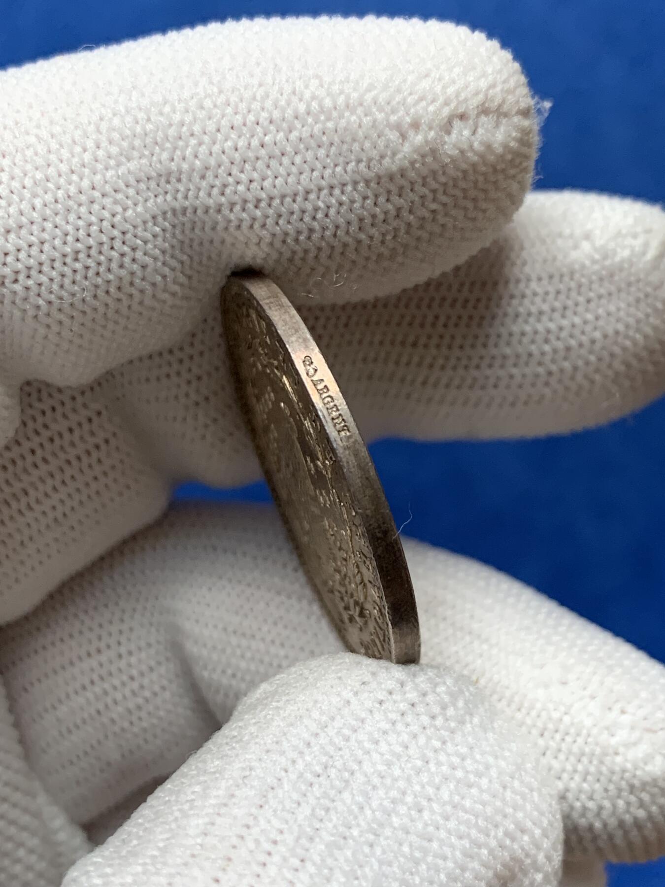 《竞宝斋》第281场- 周日，周一 ，周二3场连拍 （全场包邮） 法国储蓄银行 共济会大眼睛 银质圆形代币12.2g 30.4mm 丰饶角银标 MS品质 淡彩包浆 细节很好蜜蜂栩栩如生  