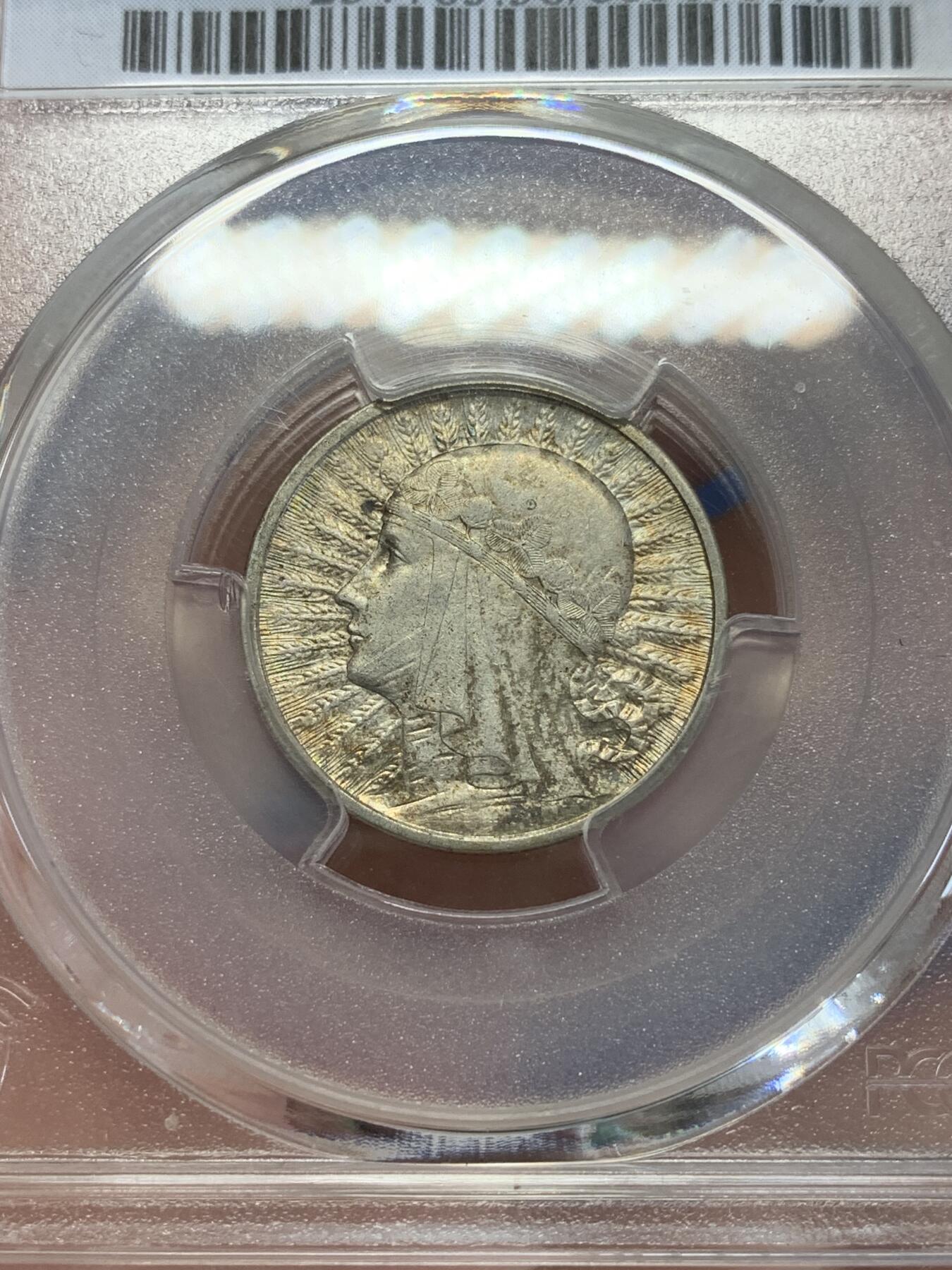 《竞宝斋》第279场- 周日，周一 ，周二3场连拍 （全场包邮） PCGS-AU58 波兰1932年2兹罗提银币。币面由Antoni Madeyski设计，描绘了带头巾的雅德维嘉女王被谷物环绕，背面是象征波兰的鹰与面值。两面都带有些许包浆，虽然略有流通，但是不影响其美观与性价比。