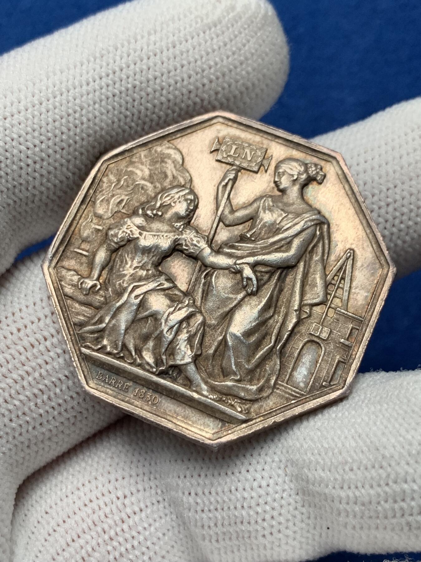 《竞宝斋》第281场- 周日，周一 ，周二3场连拍 （全场包邮） 法国 1830年 皇家保险公司八角代用银币 20.2g 36.3mm 丰饶角边铭 大规格五彩包浆