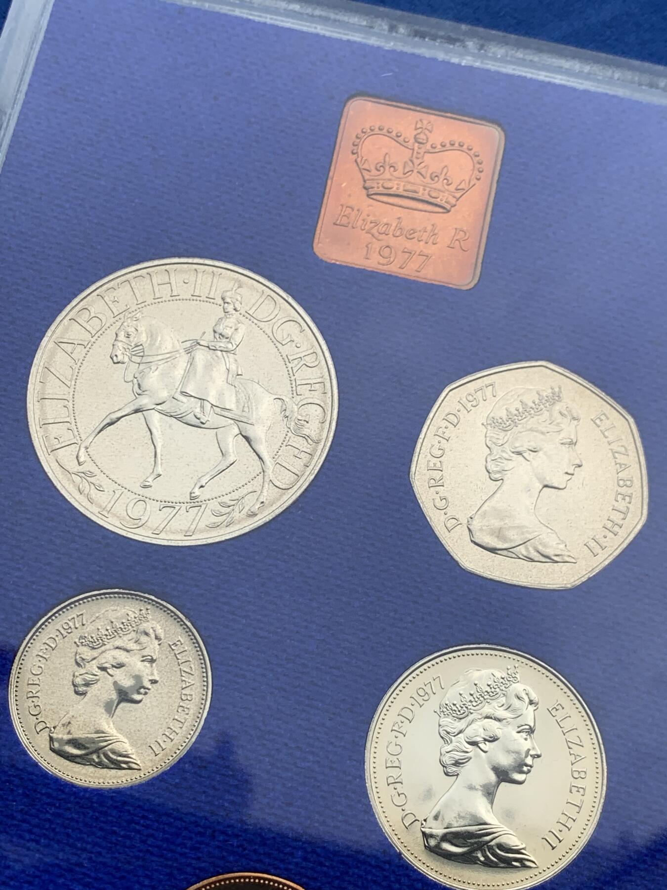 《竞宝斋》第280场- 周日，周一 ，周二3场连拍 （全场包邮） 英国硬币套装  1977年精制7枚装