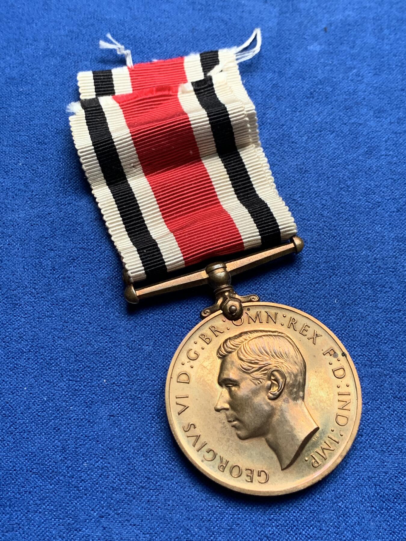 《竞宝斋》第280场- 周日，周一 ，周二3场连拍 （全场包邮） 警察服务铜质奖章 细节见图