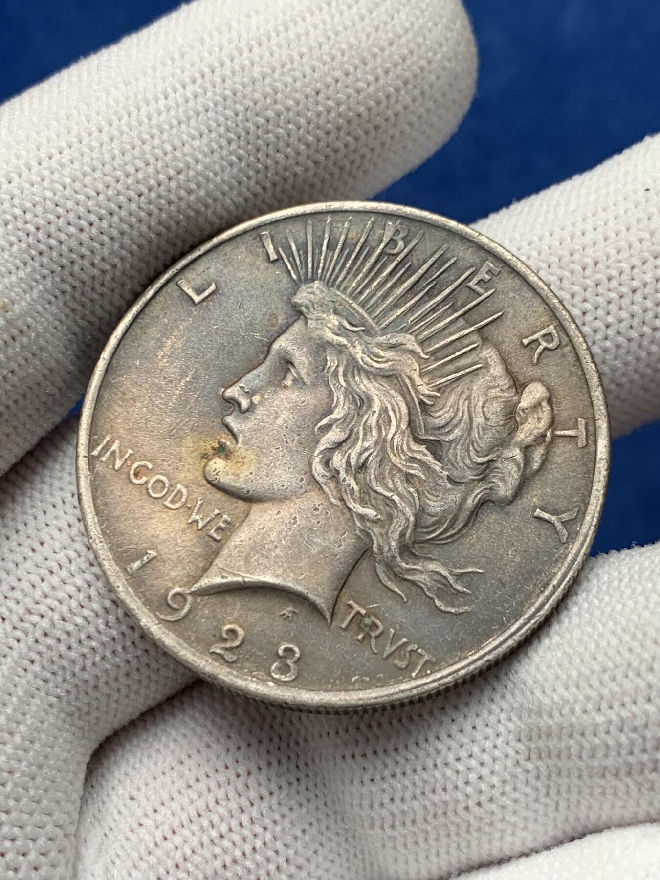 《竞宝斋》第280场- 周日，周一 ，周二3场连拍 （全场包邮） 两枚一组 美国和平鸽银币 通货好品 1923年+1922年 黑白配