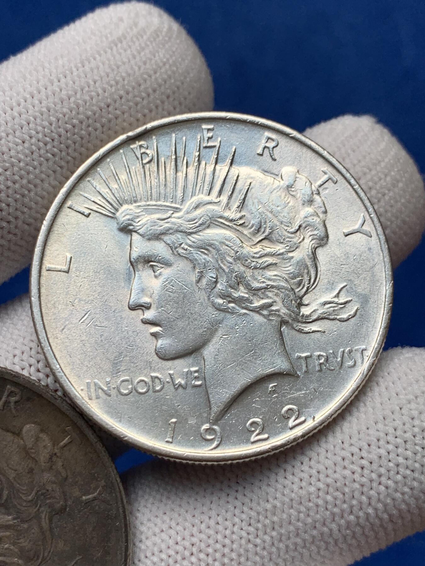 《竞宝斋》第280场- 周日，周一 ，周二3场连拍 （全场包邮） 两枚一组 美国和平鸽银币 通货好品 1923年+1922年 黑白配