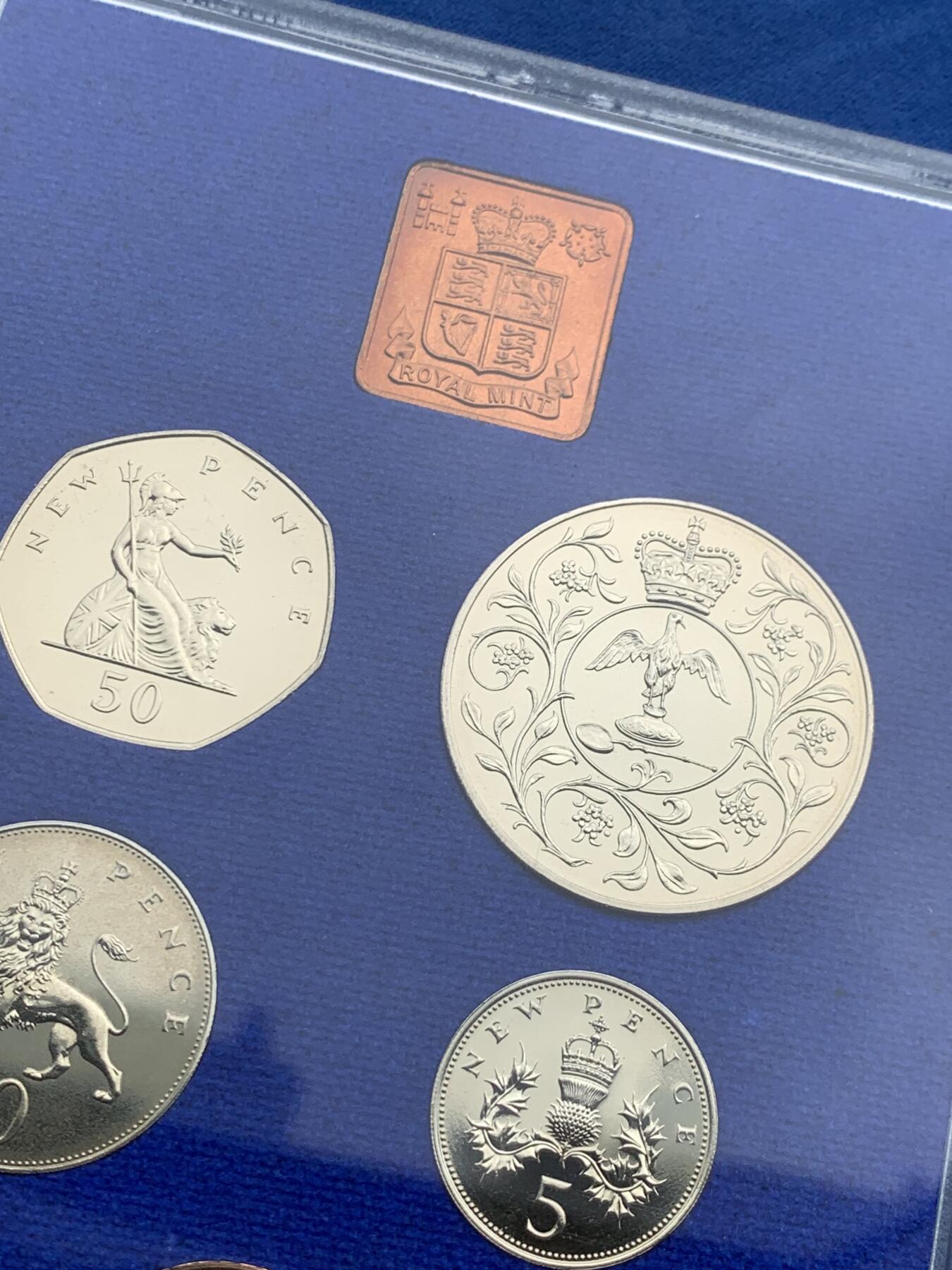 《竞宝斋》第280场- 周日，周一 ，周二3场连拍 （全场包邮） 英国硬币套装  1977年精制7枚装