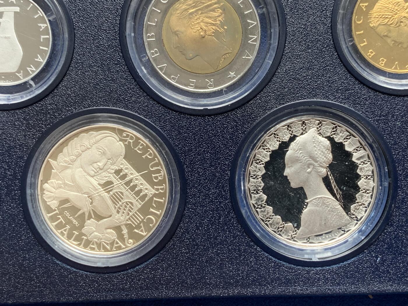 《竞宝斋》第280场- 周日，周一 ，周二3场连拍 （全场包邮） 意大利1991精制套币 纪念巴洛克作曲家安东尼奥·维瓦尔迪逝世250周年，代表作品《四季》、《海上风暴》、《B小调四把小提琴协奏曲》