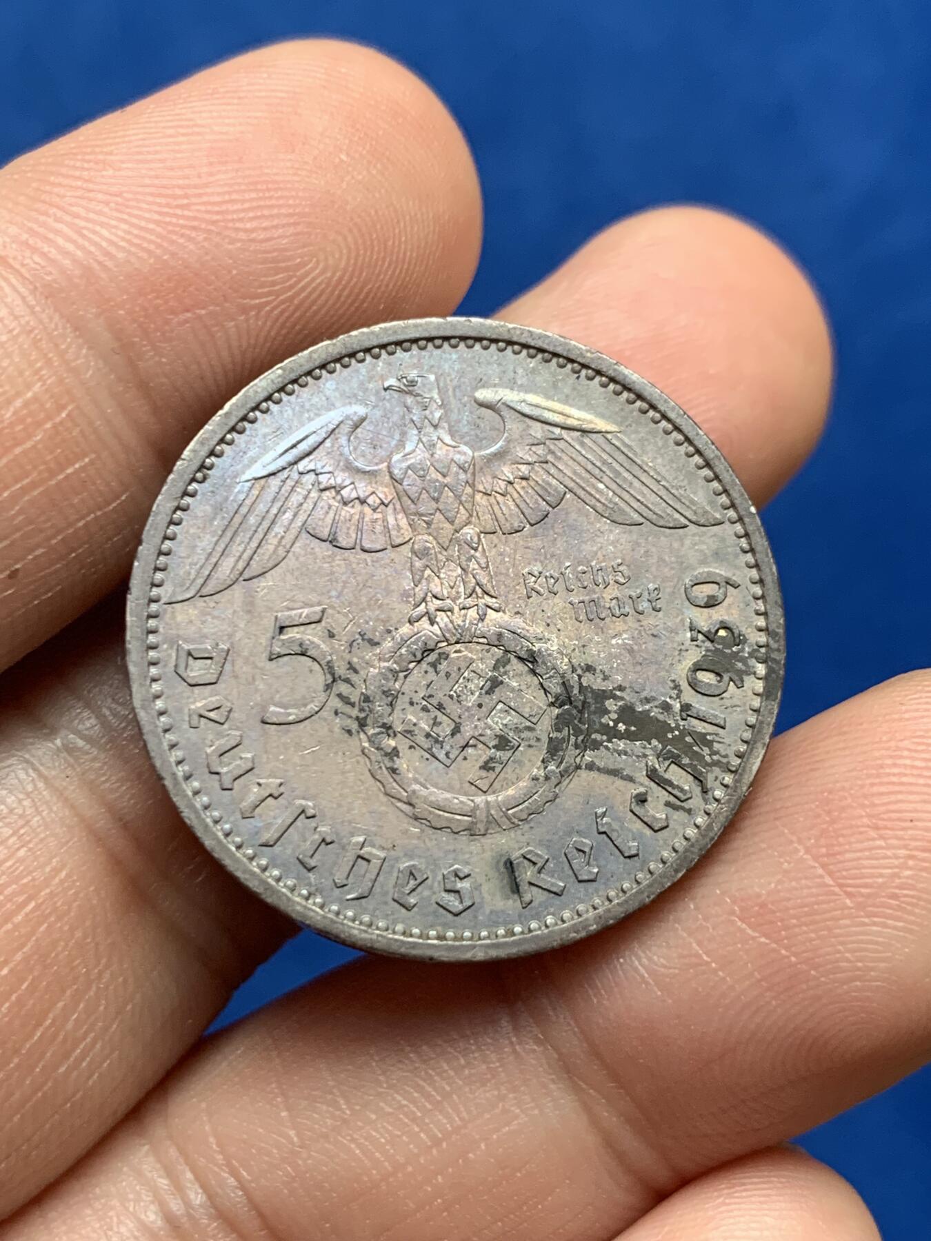 《竞宝斋》第280场- 周日，周一 ，周二3场连拍 （全场包邮） 德国 1939A 兴登堡 5马克银币 双面深彩包浆 光好 也是较少的年份