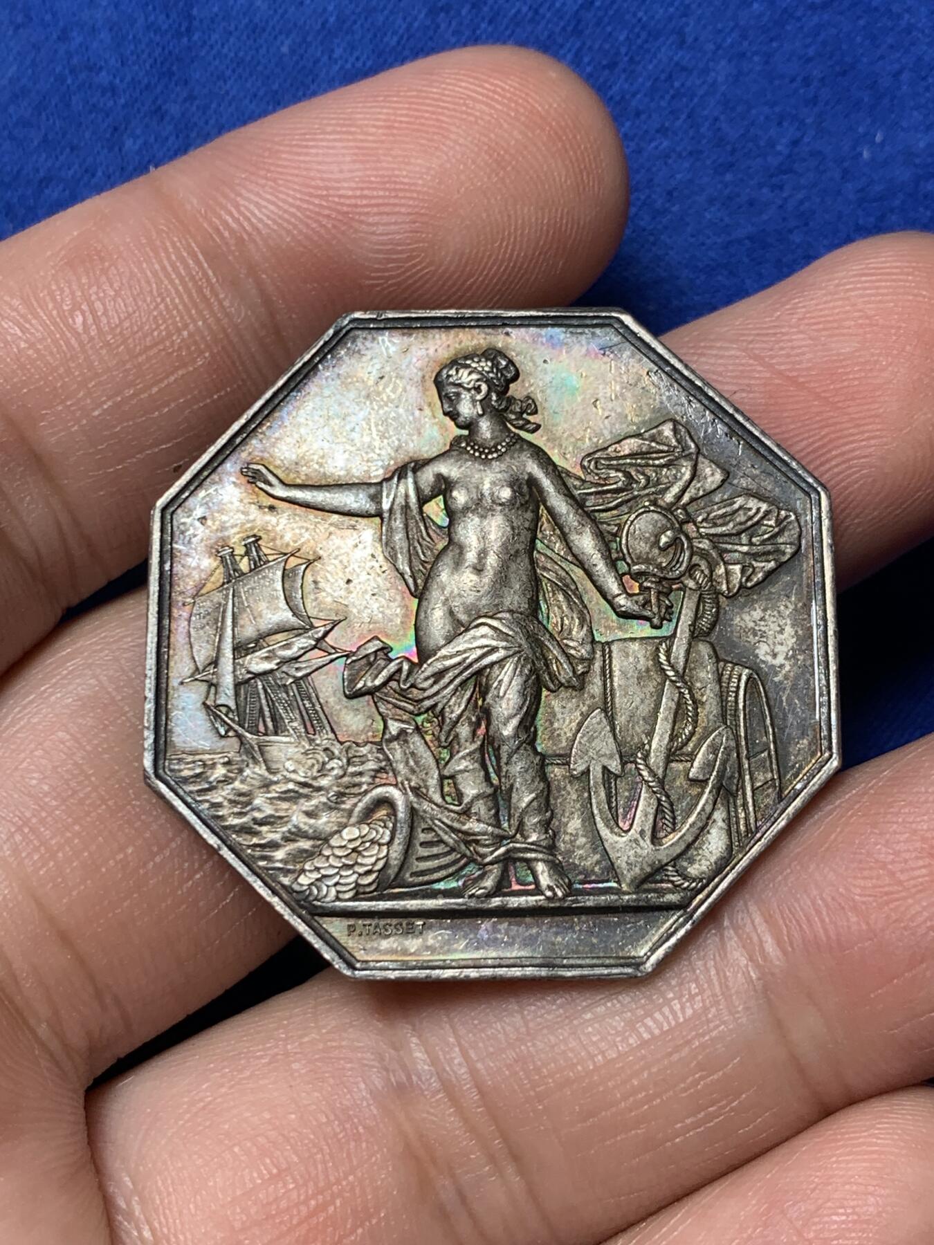 《竞宝斋》第281场- 周日，周一 ，周二3场连拍 （全场包邮） 法国1869年先见之明保险公司银质八角代币 19.2g 35.9mm 蜜蜂边铭