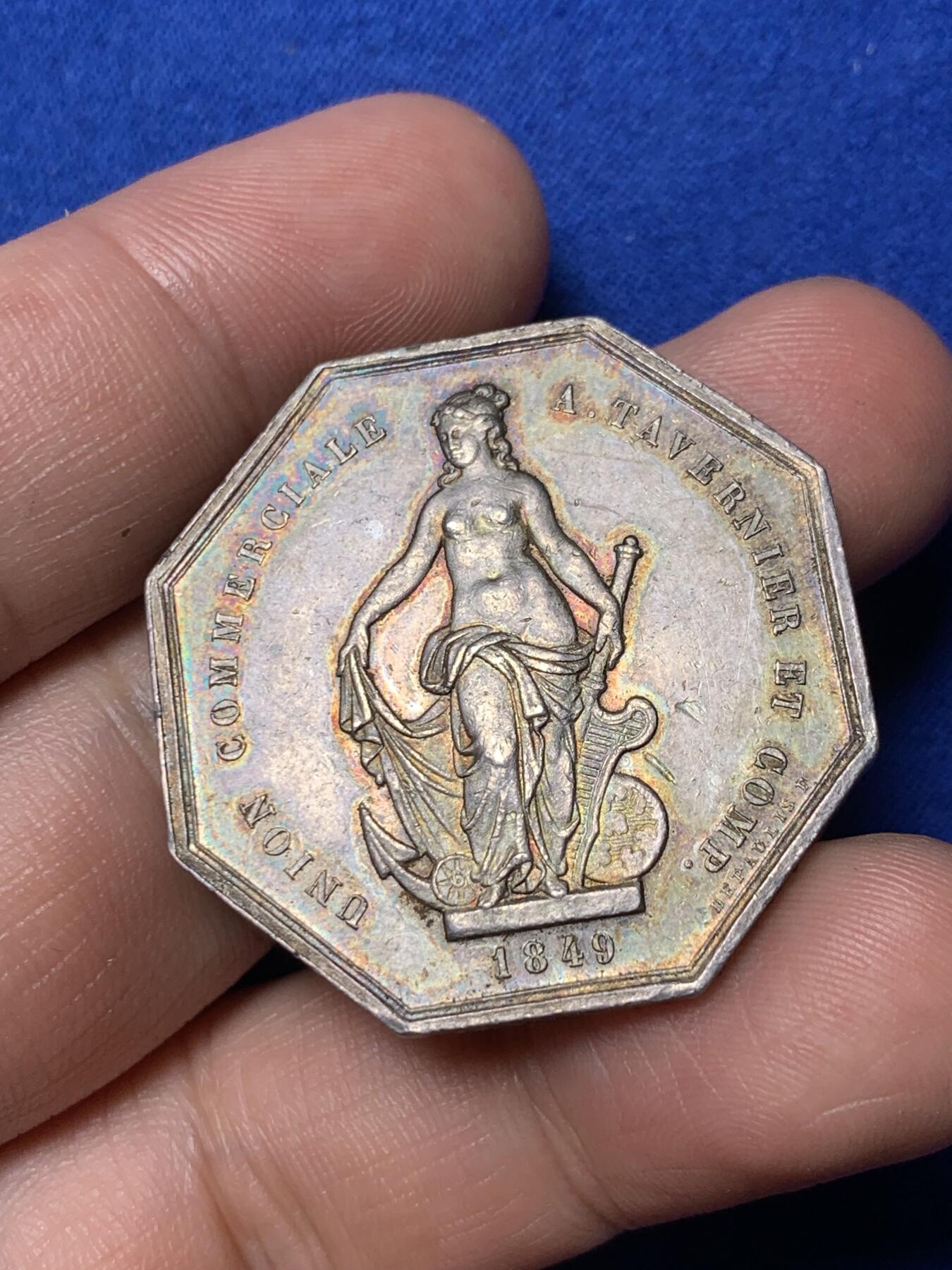 《竞宝斋》第281场- 周日，周一 ，周二3场连拍 （全场包邮） 法国1849商业联盟八角银质代币 19.2g 34.6mm 手指边铭