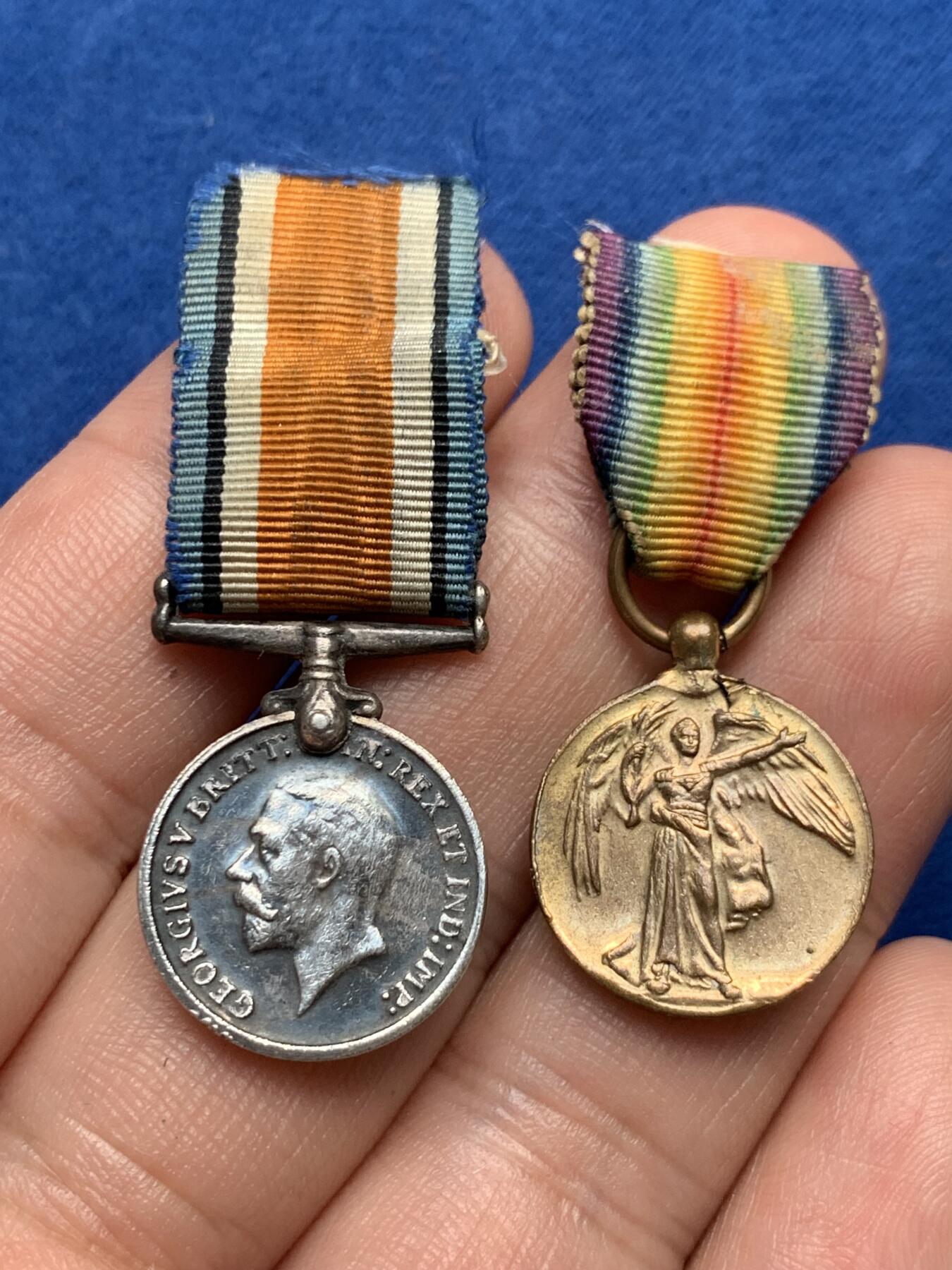 《竞宝斋》第280场- 周日，周一 ，周二3场连拍 （全场包邮） 两枚一组 英国一战迷你奖章 一战纪念章和一战胜利奖章