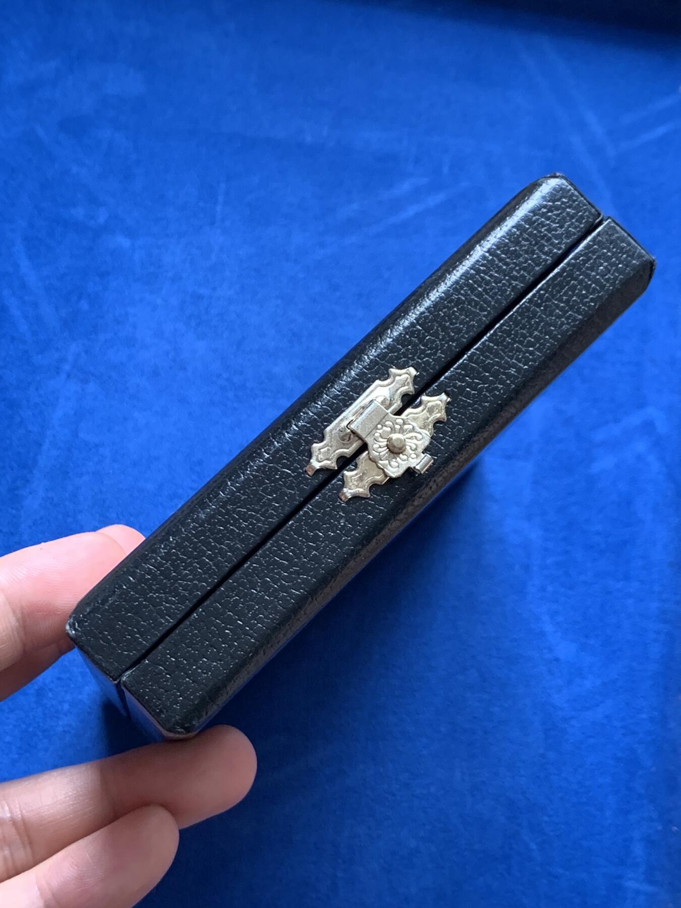 《竞宝斋》第280场- 周日，周一 ，周二3场连拍 （全场包邮） MDC定制意大利顶级钱币收纳盒Abafil蓝丝绒款 可放置NGC/PCGS评级币一枚，有轻微使用痕迹，全新品参考价325元