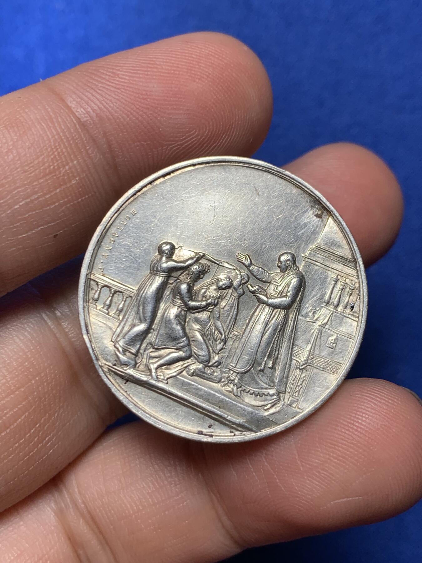 《竞宝斋》第281场- 周日，周一 ，周二3场连拍 （全场包邮） 法国婚礼银章 直径30.5mm 重12克 丰饶角边铭