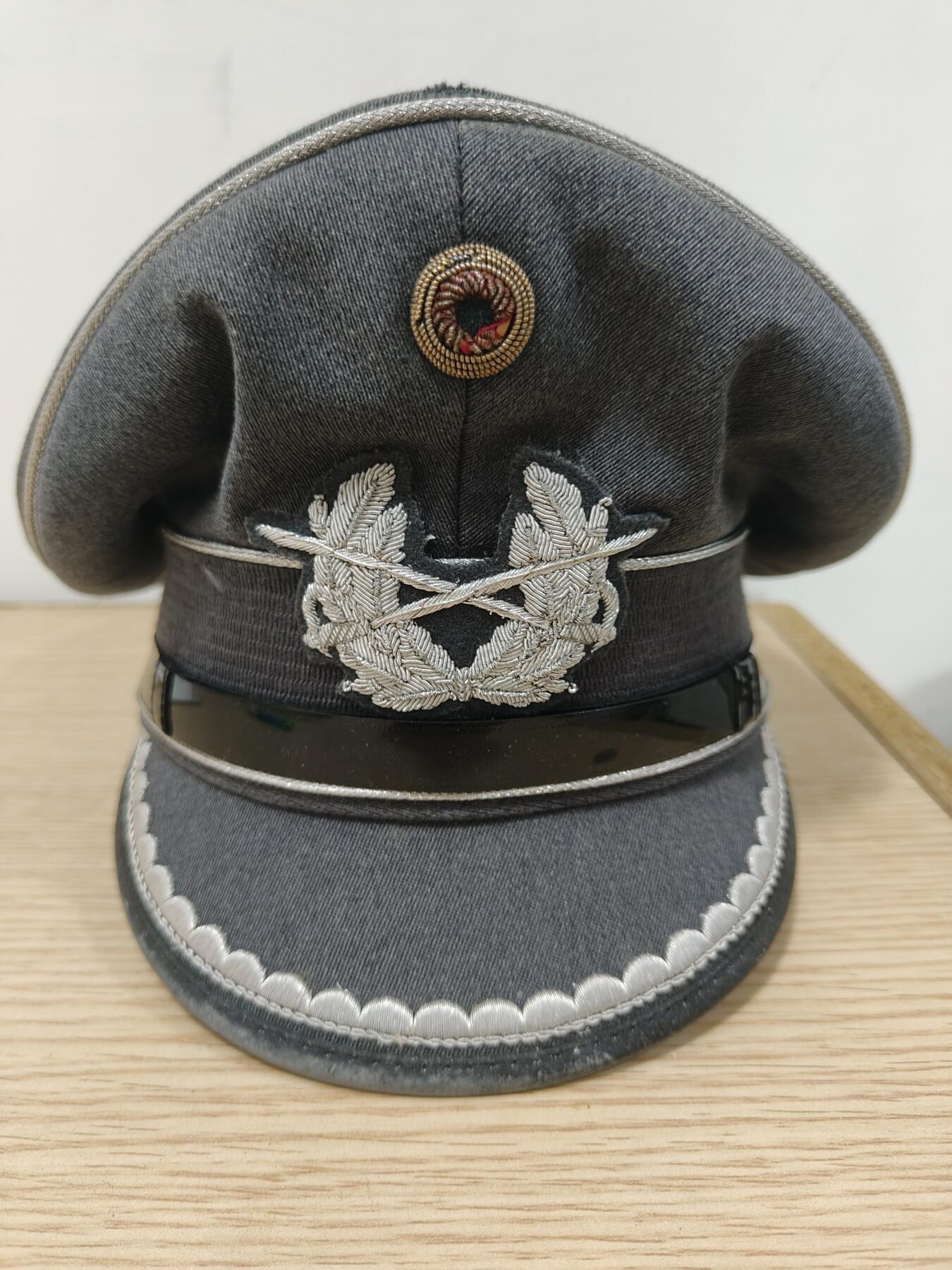 全场0元起拍 第166期 咸鱼国勋章拍卖专场 6月19日（周三）下午6：00开始 西德早期深灰色陆军尉官大檐帽 KKB 57CM