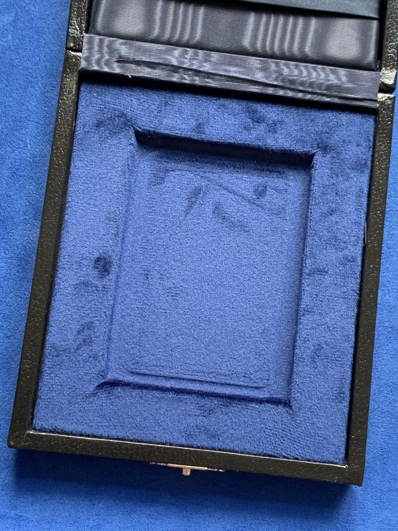 《竞宝斋》第280场- 周日，周一 ，周二3场连拍 （全场包邮） MDC定制意大利顶级钱币收纳盒Abafil蓝丝绒款 可放置NGC/PCGS评级币一枚，有轻微使用痕迹，全新品参考价325元