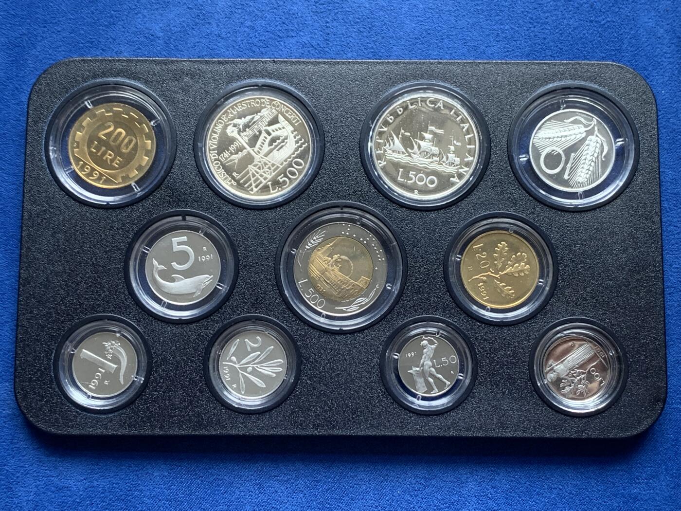 《竞宝斋》第280场- 周日，周一 ，周二3场连拍 （全场包邮） 意大利1991精制套币 纪念巴洛克作曲家安东尼奥·维瓦尔迪逝世250周年，代表作品《四季》、《海上风暴》、《B小调四把小提琴协奏曲》