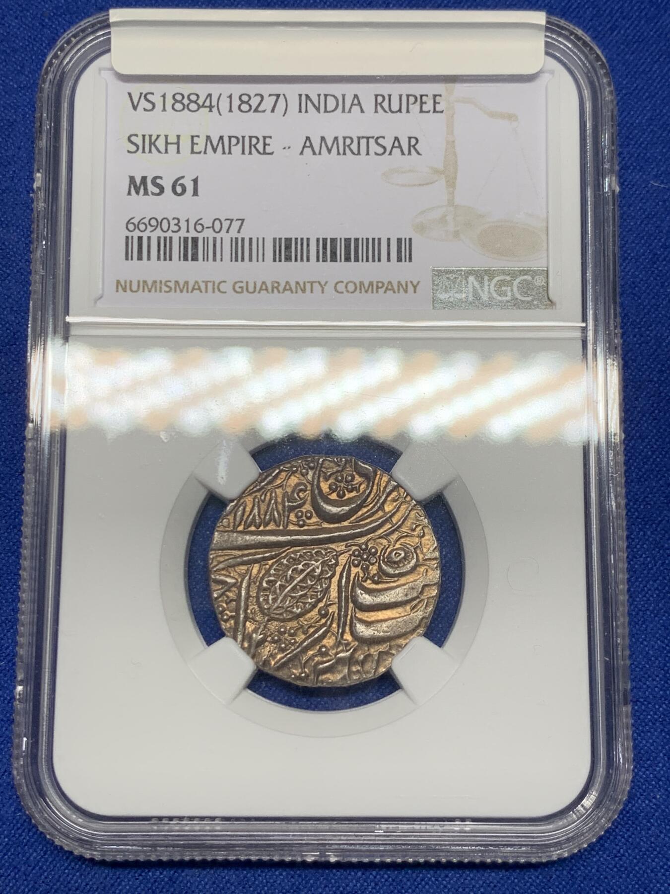 《竞宝斋》第280场- 周日，周一 ，周二3场连拍 （全场包邮） NGC MS61 北印度锡克帝国VS1884年（公元1827年）卢比银币 直径约22mm，币重约11克，币文为波斯语，正面为菩提叶和造币地阿姆利则，以及维克拉姆历（V.S.）写就的具体打制年份。