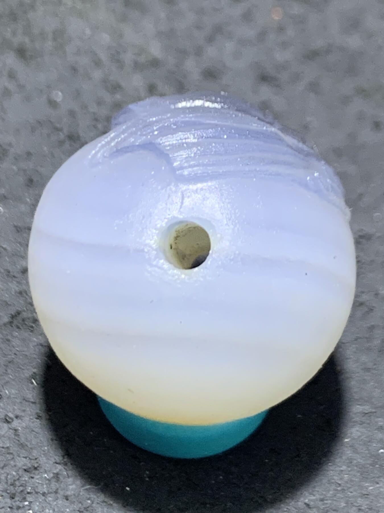精美亚光高玉化海洋玉髓手工俏色巧雕鲤鱼打挺随形圆珠一个