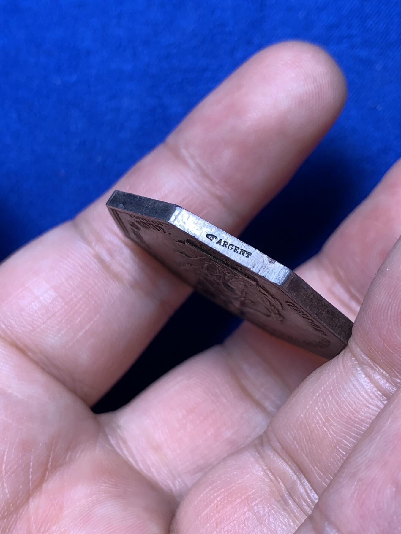 《竞宝斋》第281场- 周日，周一 ，周二3场连拍 （全场包邮） 法国1849商业联盟八角银质代币 19.2g 34.6mm 手指边铭