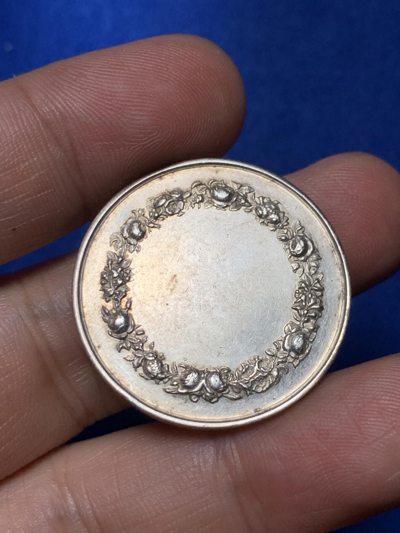 《竞宝斋》第281场- 周日，周一 ，周二3场连拍 （全场包邮） 法国婚礼银章 直径30.5mm 重12克 丰饶角边铭