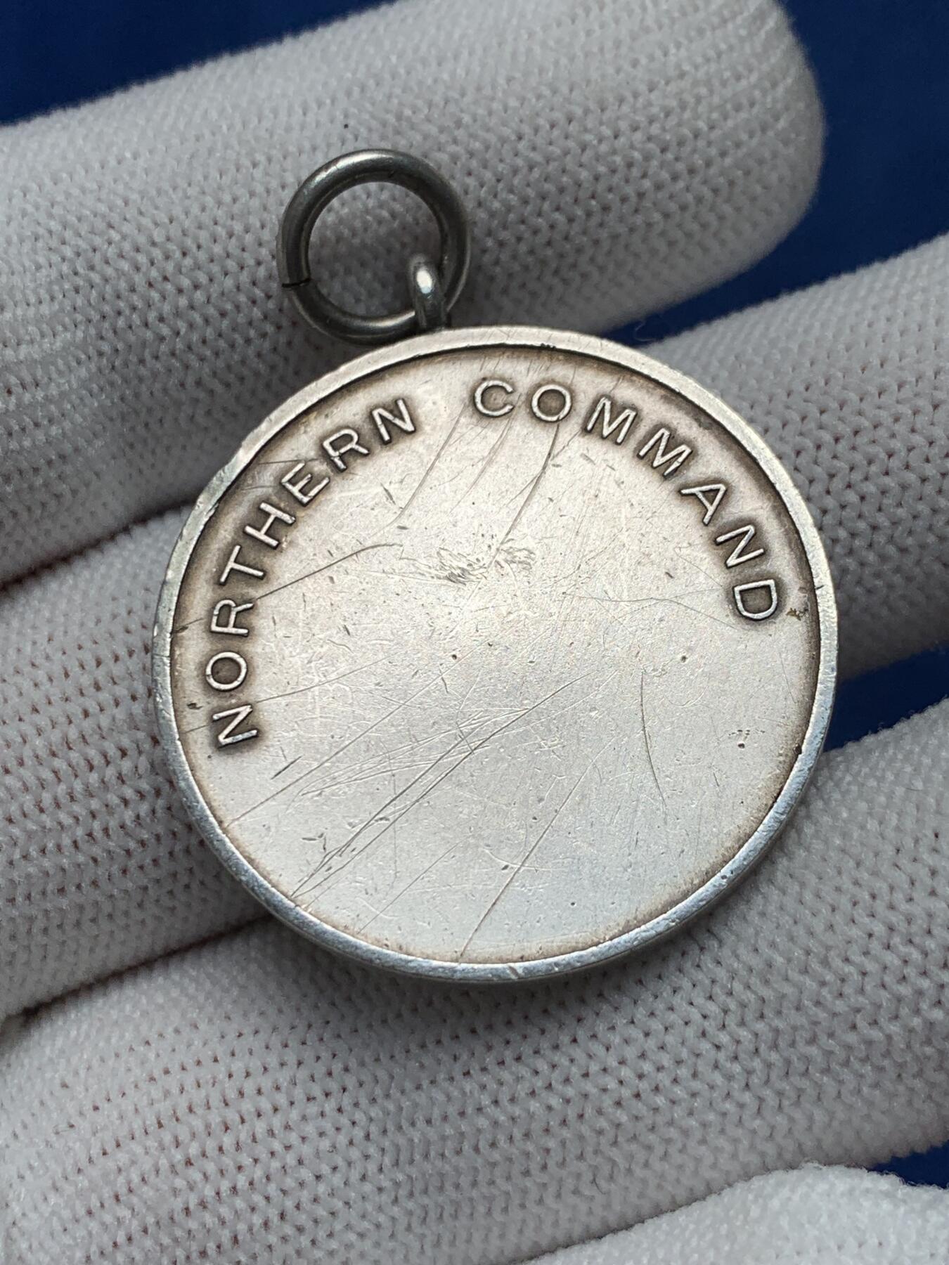 《竞宝斋》第280场- 周日，周一 ，周二3场连拍 （全场包邮） 英国二战时期北方司令部团级奖章银牌 32.2mm 20.5g