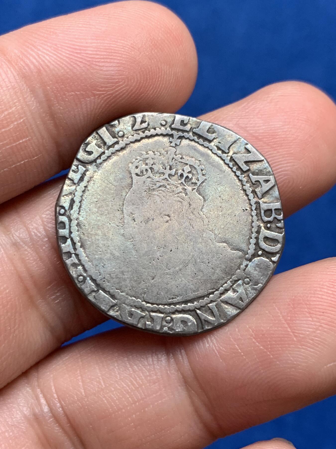 《竞宝斋》第280场- 周日，周一 ，周二3场连拍 （全场包邮） 英国 1558-1603 都铎王朝最后的女王 1便士银币 1558年登基同年击败西班牙无敌舰队 1600创建东印度公司 比较传奇的一位