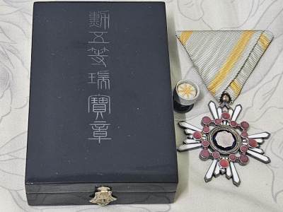 各国勋章奖章拍卖第18期 - 日本勋五等瑞宝章，白字带盒略
