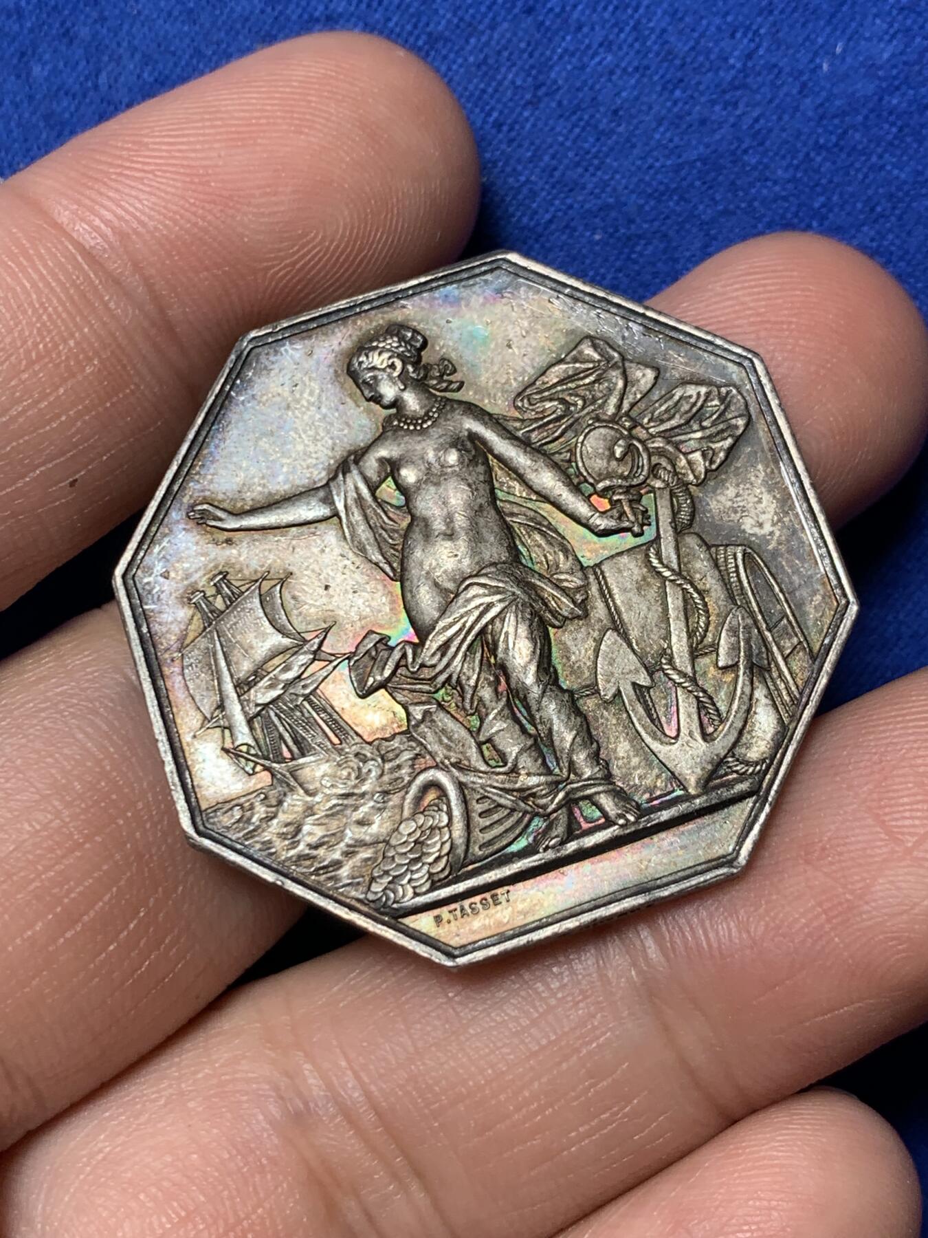 《竞宝斋》第281场- 周日，周一 ，周二3场连拍 （全场包邮） 法国1869年先见之明保险公司银质八角代币 19.2g 35.9mm 蜜蜂边铭