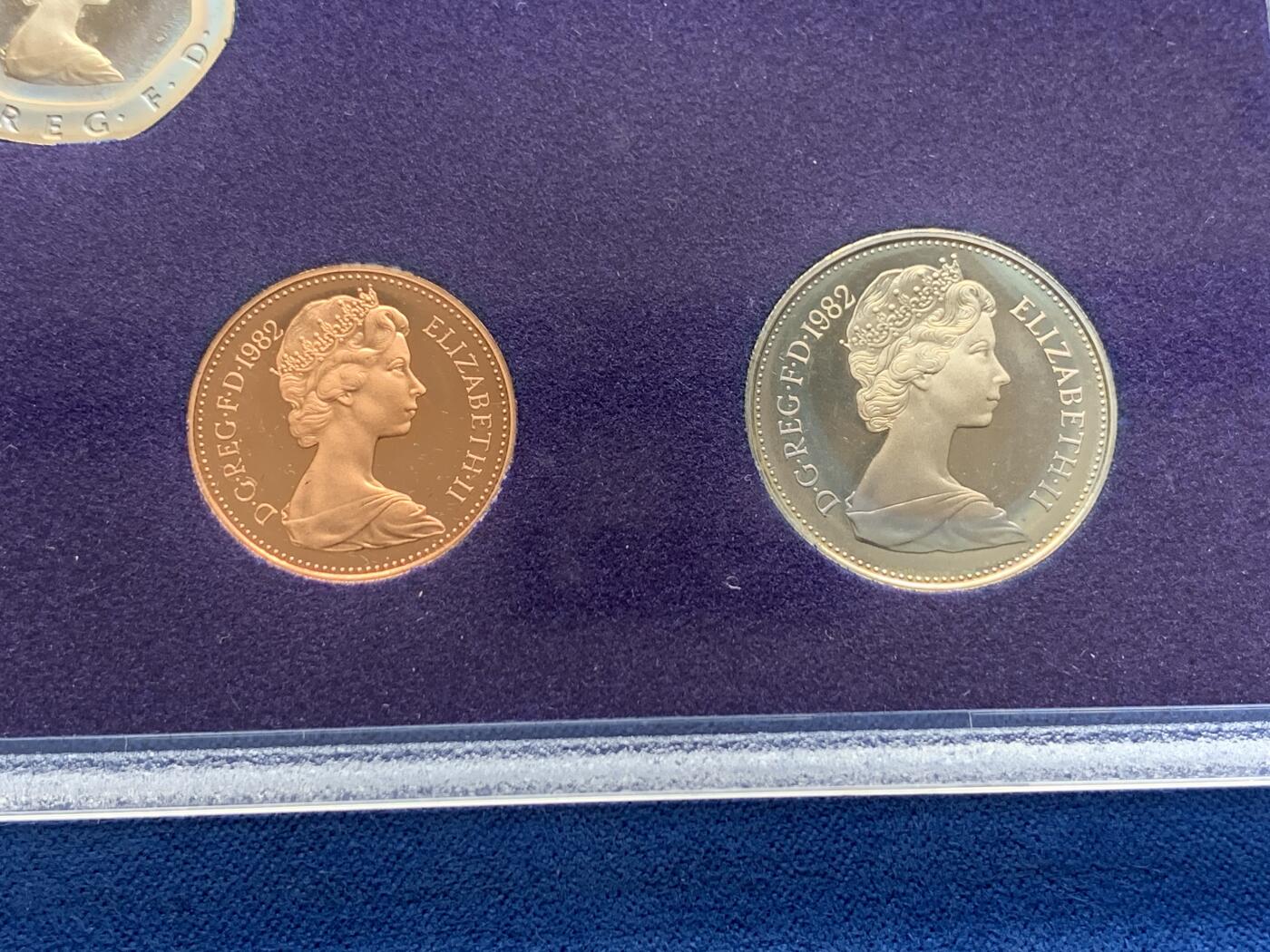 《竞宝斋》第280场- 周日，周一 ，周二3场连拍 （全场包邮） 英国硬币套装  1982年精制7枚装 20便士首发年份 青年女王头像