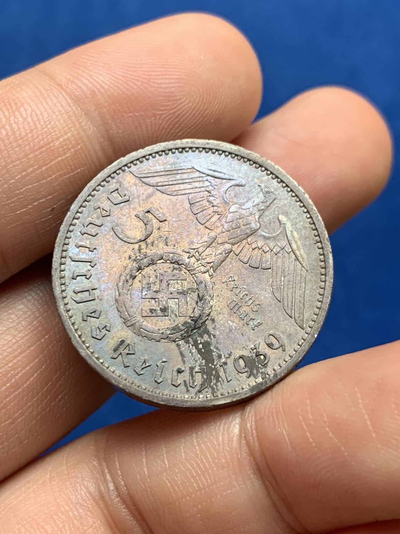 《竞宝斋》第280场- 周日，周一 ，周二3场连拍 （全场包邮） 德国 1939A 兴登堡 5马克银币 双面深彩包浆 光好 也是较少的年份