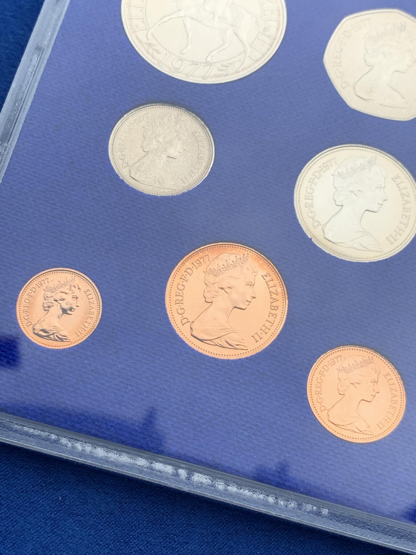 《竞宝斋》第280场- 周日，周一 ，周二3场连拍 （全场包邮） 英国硬币套装  1977年精制7枚装