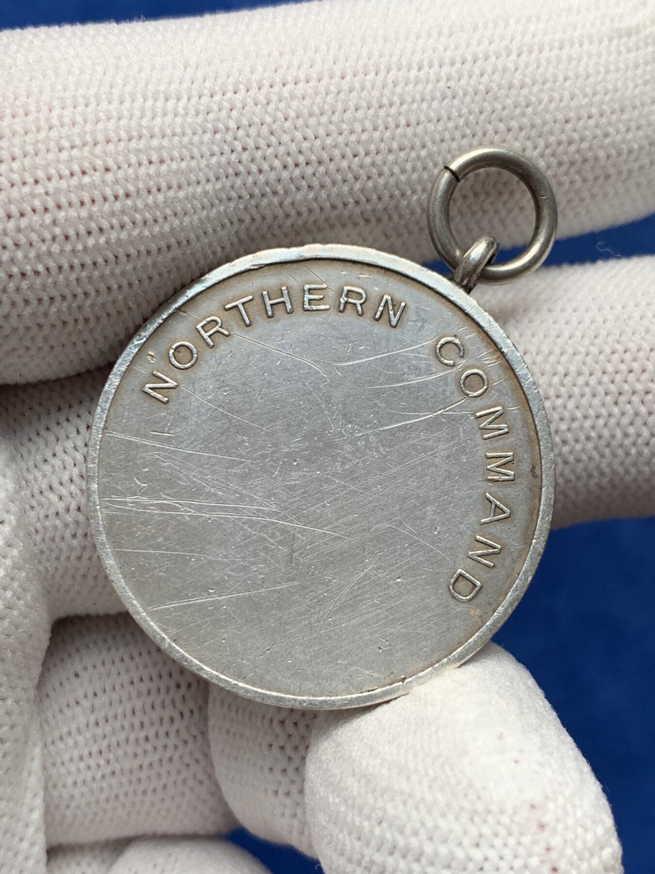 《竞宝斋》第280场- 周日，周一 ，周二3场连拍 （全场包邮） 英国二战时期北方司令部团级奖章银牌 32.2mm 20.5g