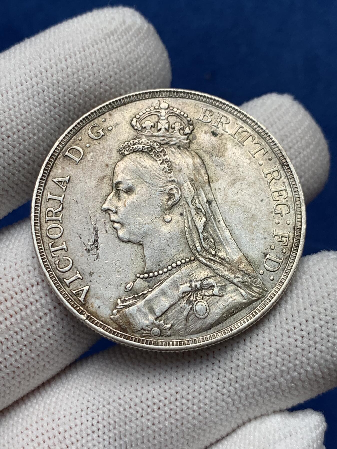 《竞宝斋》第280场- 周日，周一 ，周二3场连拍 （全场包邮） 英国1889维多利亚高冠马剑银币 细节见图