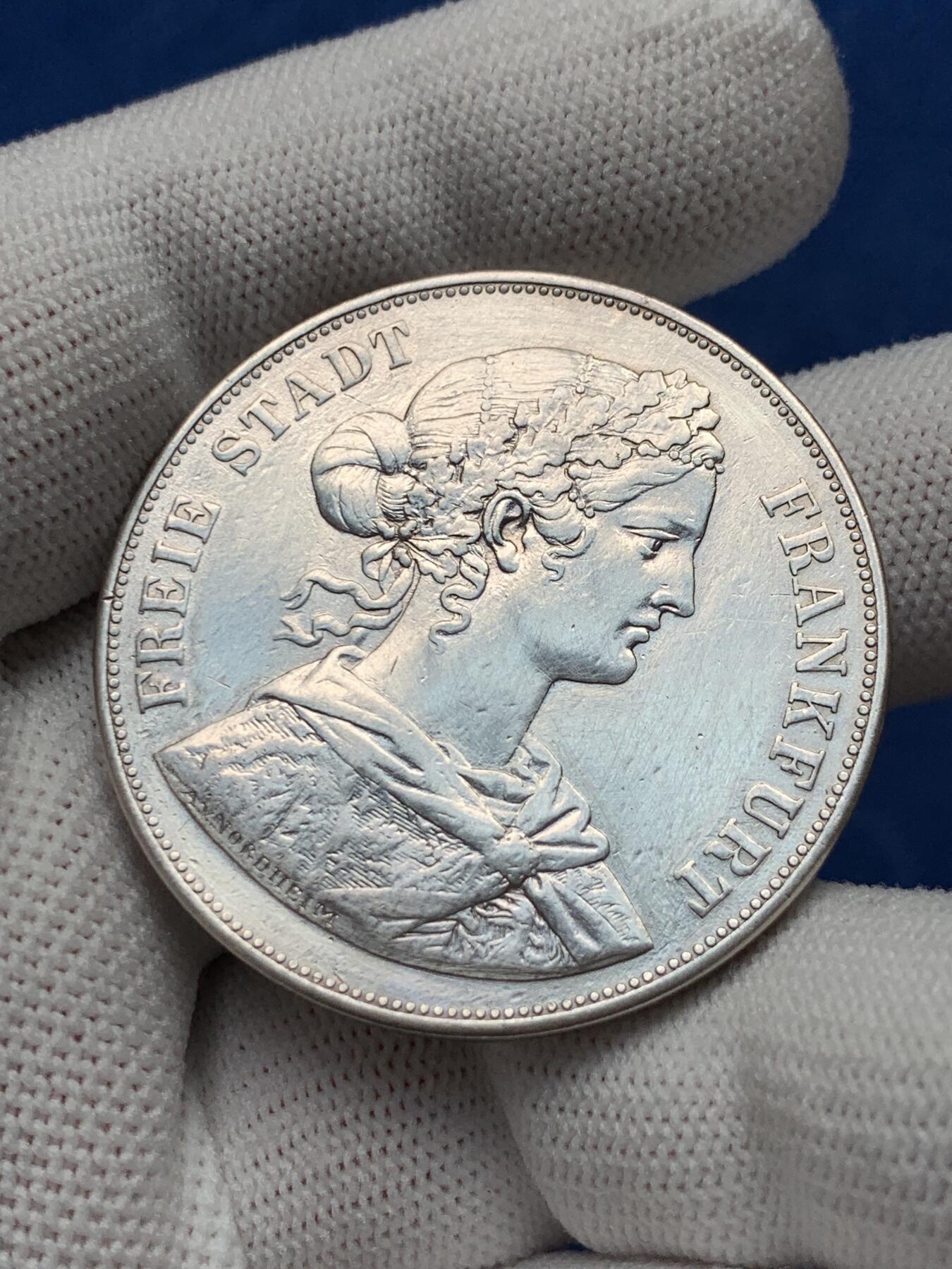 《竞宝斋》第280场- 周日，周一 ，周二3场连拍 （全场包邮） 德国1861年法兰克福少女2泰勒大银币 有洗 细节见图