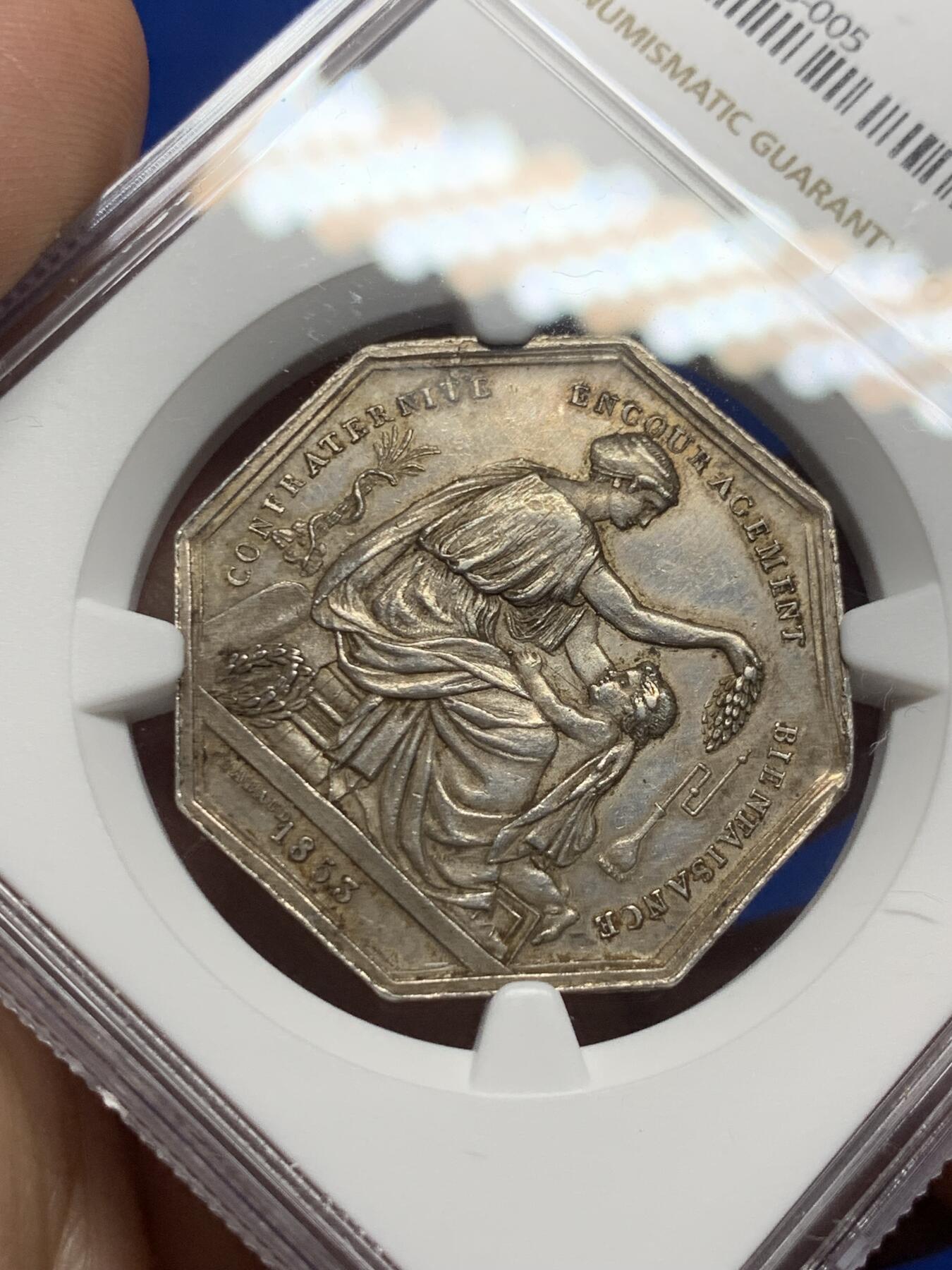 《竞宝斋》第281场- 周日，周一 ，周二3场连拍 （全场包邮） NGC MS61 法国1824塞纳河药剂师协会八角代用银币 蜜蜂边铭