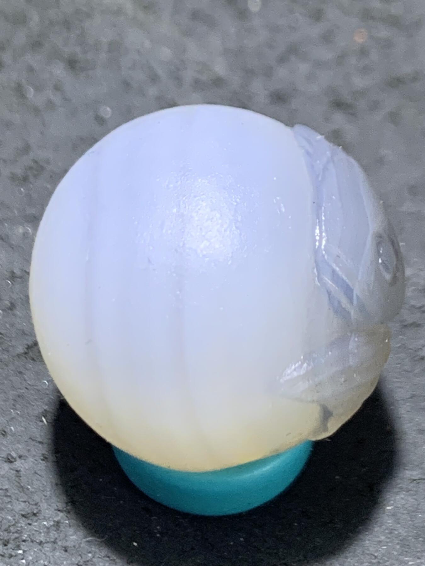 精美亚光高玉化海洋玉髓手工俏色巧雕鲤鱼打挺随形圆珠一个
