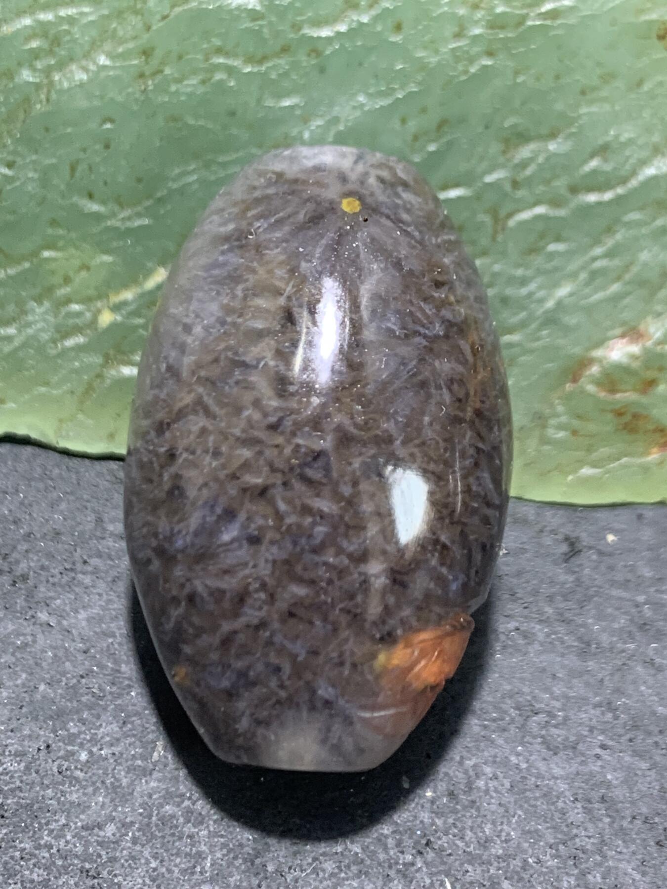 精美高润度冰飘黑糖心料战国红玛瑙手工俏色巧雕鲤鱼桶珠一个