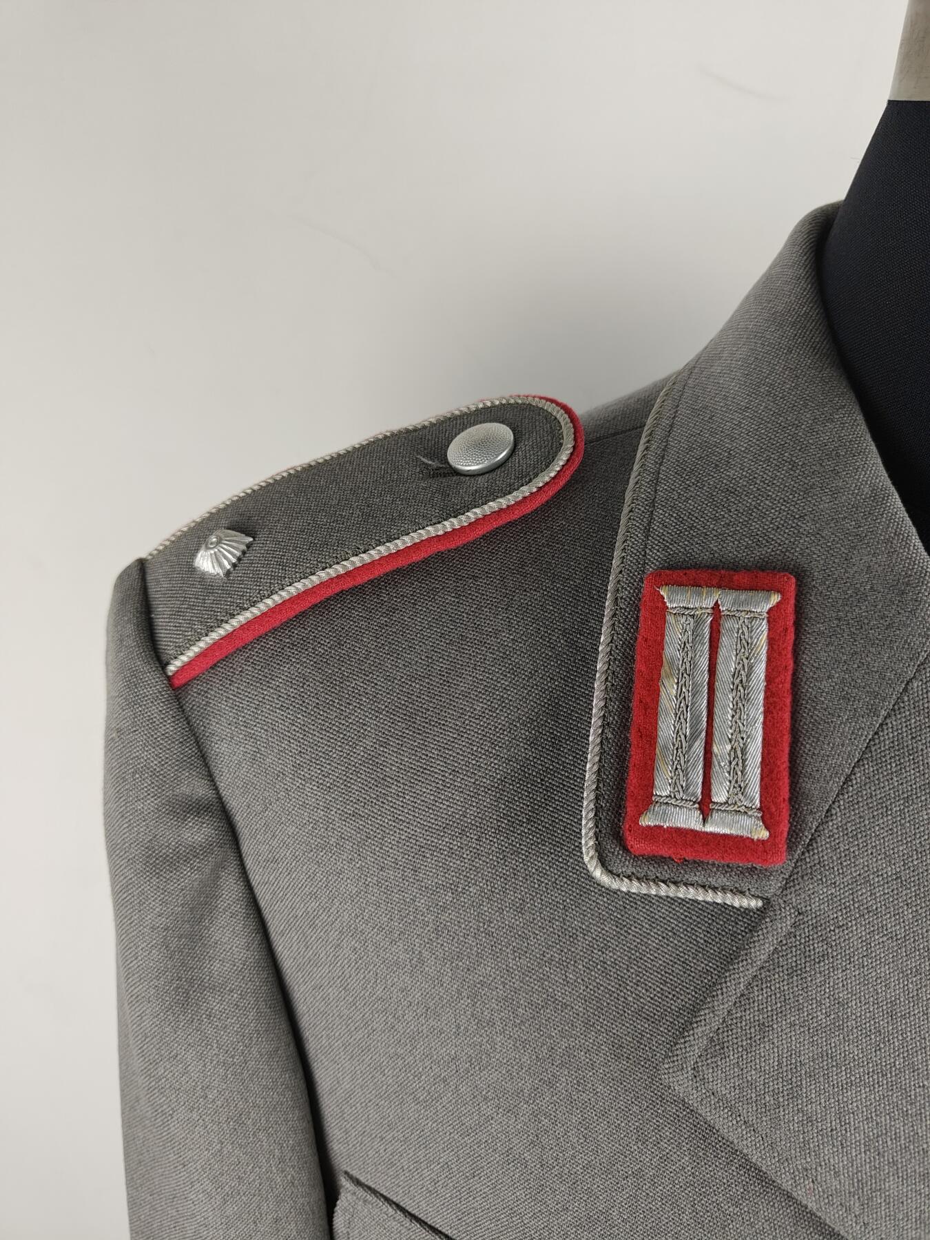 全场0元起拍 第166期 咸鱼国勋章拍卖专场 6月19日（周三）下午6：00开始 西德早期 法袖装甲兵尉官深色常服 胸围106 肩宽46 衣长77 袖长66