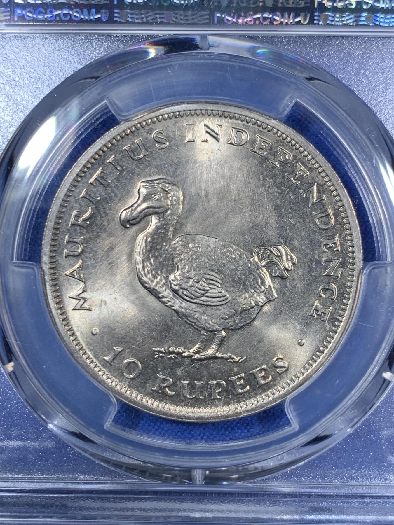 《竞宝斋》第280场- 周日，周一 ，周二3场连拍 （全场包邮） PCGS MS66 1971毛里求斯10卢比 渡渡鸟 这种转光高分的非常少见 大热品种 背面支撑架小磕