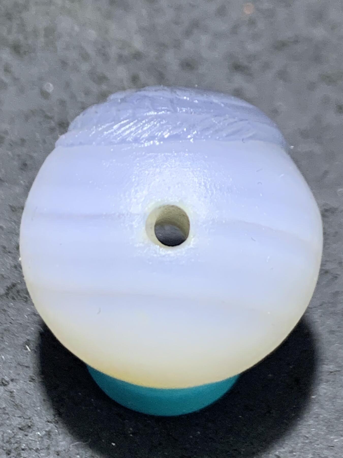 精美亚光高玉化海洋玉髓手工俏色巧雕鲤鱼打挺随形圆珠一个