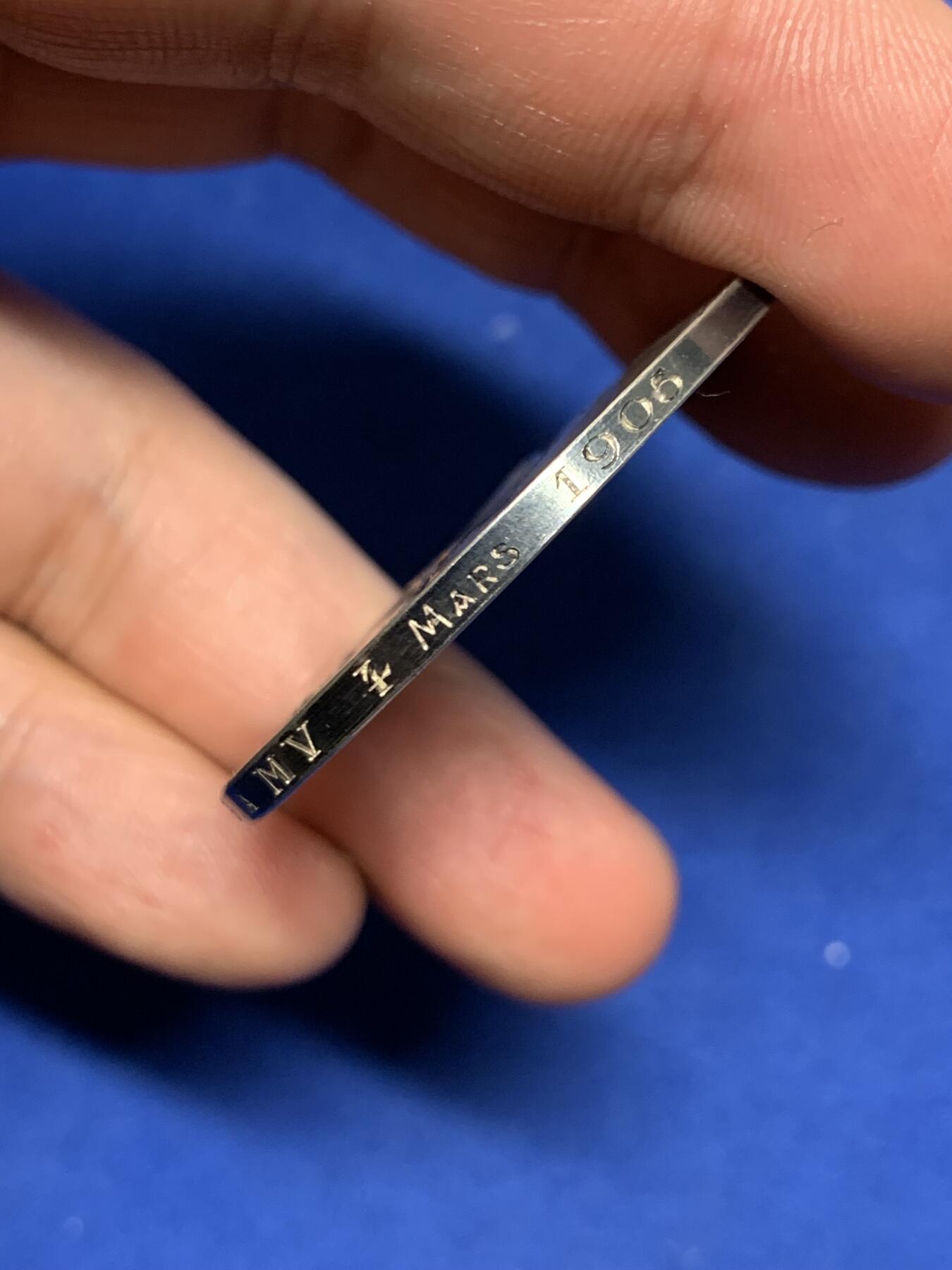 《竞宝斋》第281场- 周日，周一 ，周二3场连拍 （全场包邮） 法国O.Roty 婚姻与爱情纪念银章，“永恒的爱”，背面手工雕花，无磕碰，整体状态很好