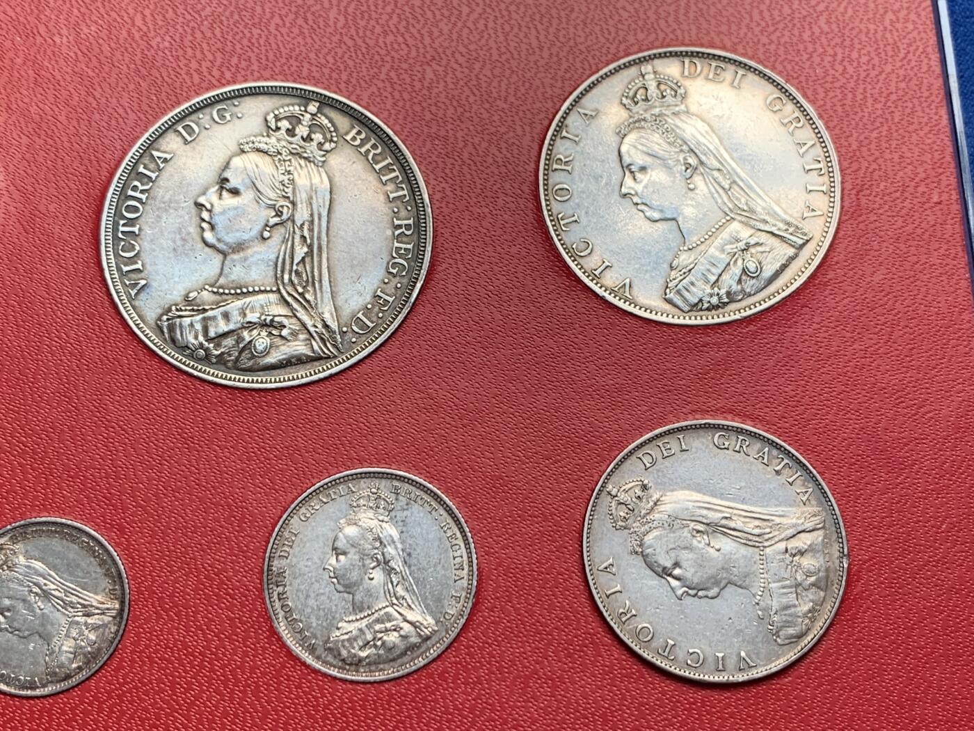 《竞宝斋》第280场- 周日，周一 ，周二3场连拍 （全场包邮） 英国1887维多利亚高冠套币 7枚装银币