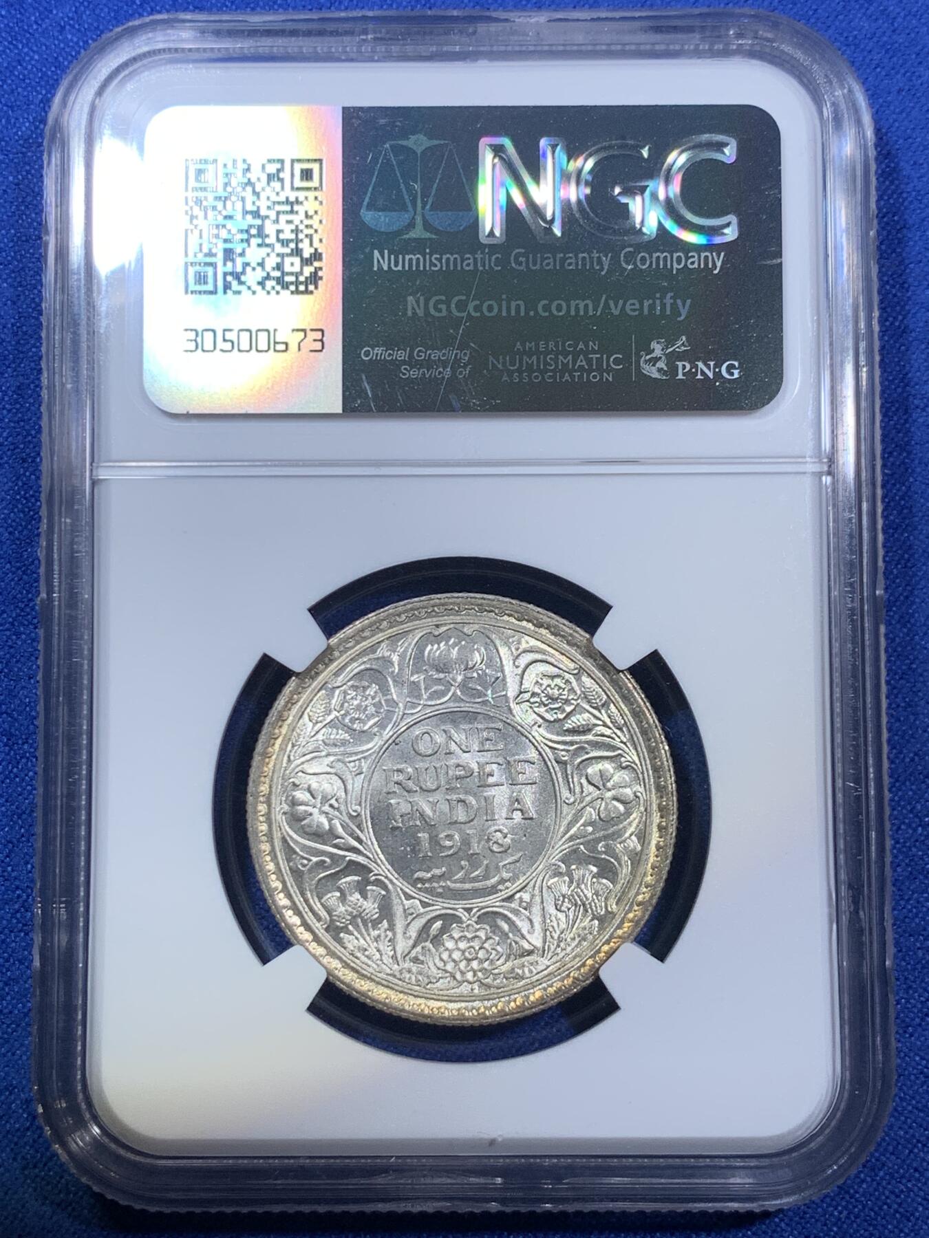 《竞宝斋》第280场- 周日，周一 ，周二3场连拍 （全场包邮） NGC MS63 英属印度1918年乔治五世1卢比银币 正面有暖色调的月牙包浆，过渡自然且光泽兼具，非一般烂大街白光币可比拟。