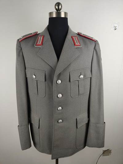 全场0元起拍 第166期 咸鱼国勋章拍卖专场 6月19日（周三）下午6：00开始 - 西德早期 法袖装甲兵尉官深色常服 胸围106 肩宽46 衣长77 袖长66