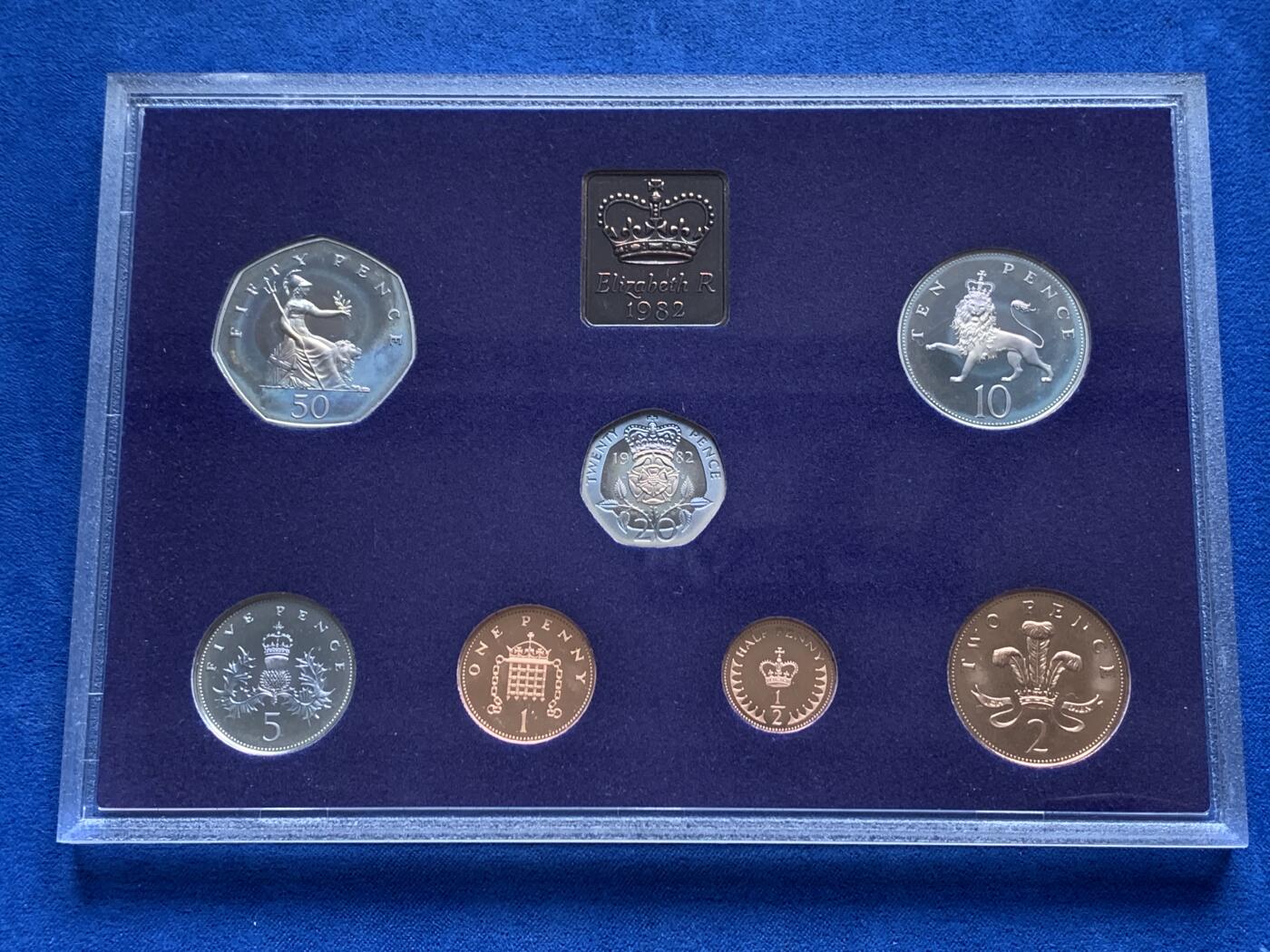 《竞宝斋》第280场- 周日，周一 ，周二3场连拍 （全场包邮） 英国硬币套装  1982年精制7枚装 20便士首发年份 青年女王头像