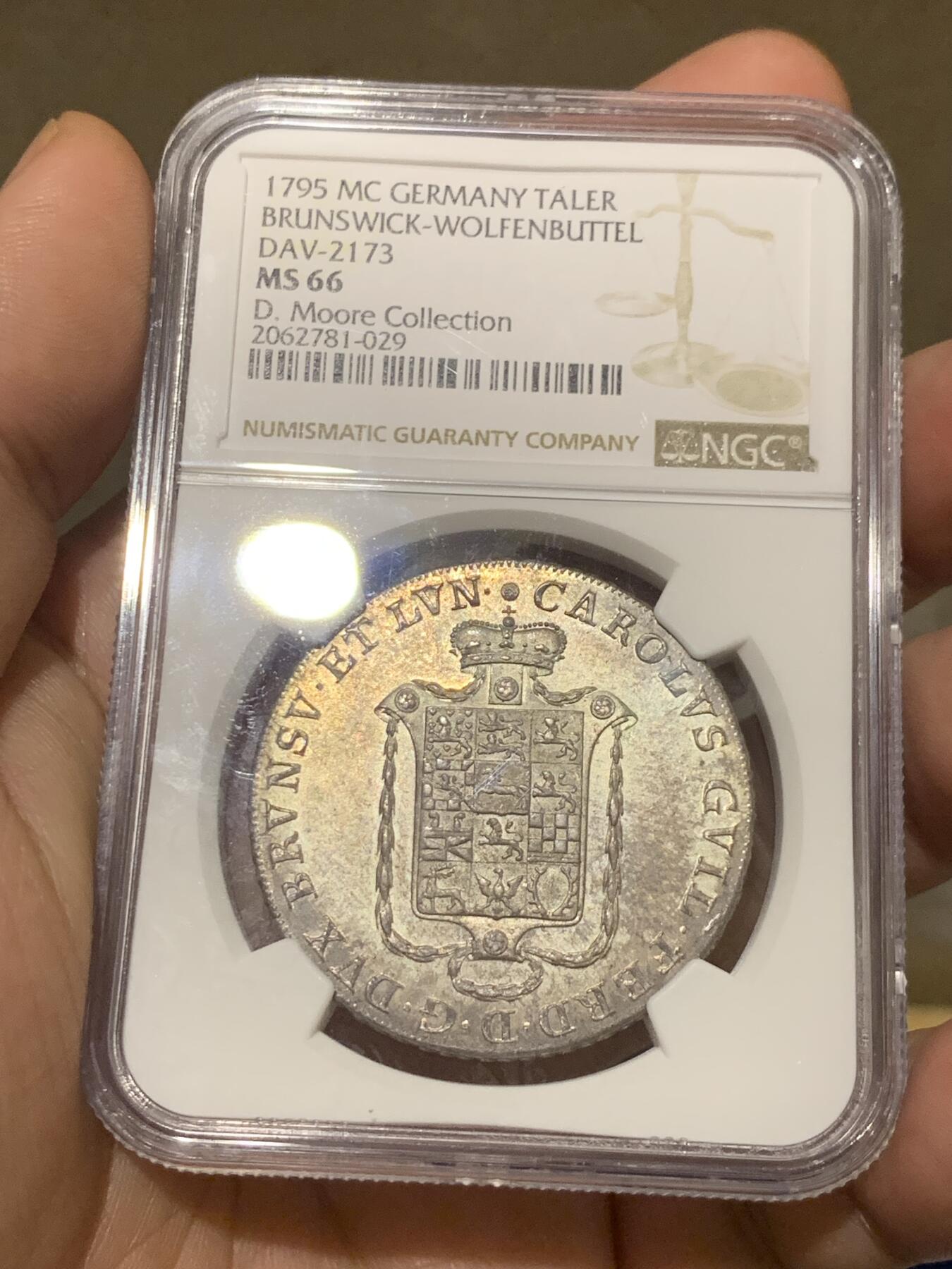 《竞宝斋》第280场- 周日，周一 ，周二3场连拍 （全场包邮） 唯一冠军分 NGC MS66 德国 1795 布伦瑞克 吕内堡纹章泰勒大银币 深彩包浆十字转光 名家旧藏 传承有序