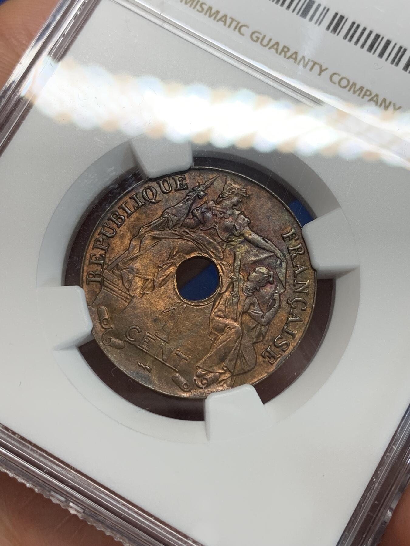 《竞宝斋》第280场- 周日，周一 ，周二3场连拍 （全场包邮） NGC MS62BN 法属印支1923年百分之一 中孔铜币 THUNDERBOLT版