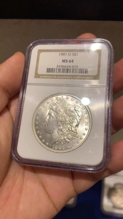 《竞宝斋》第280场- 周日，周一 ，周二3场连拍 （全场包邮） NGC MS64 美国1901年摩根1美元银币 2003年前的老盒子 爆光品相 年份略少