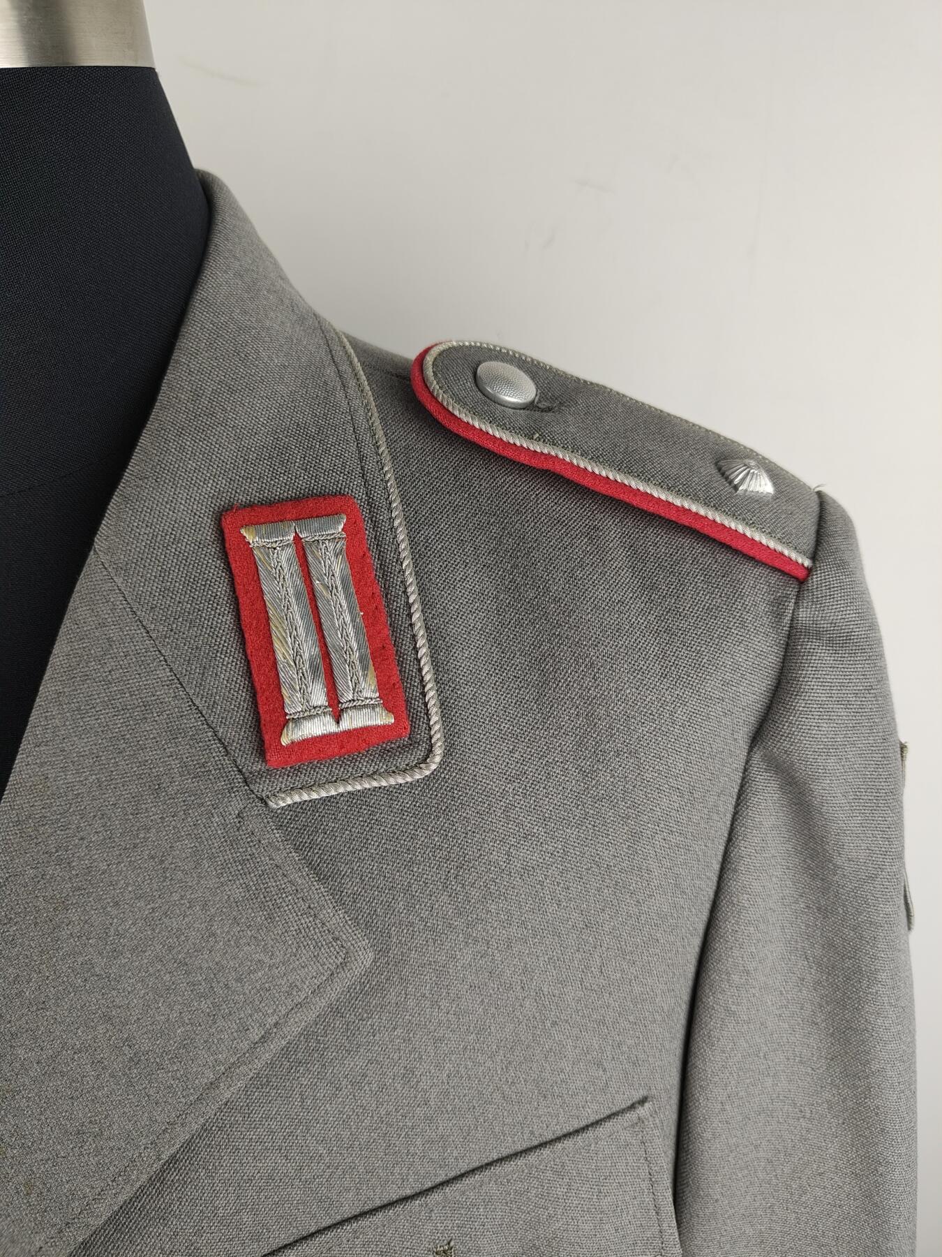 全场0元起拍 第166期 咸鱼国勋章拍卖专场 6月19日（周三）下午6：00开始 西德早期 法袖装甲兵尉官深色常服 胸围106 肩宽46 衣长77 袖长66